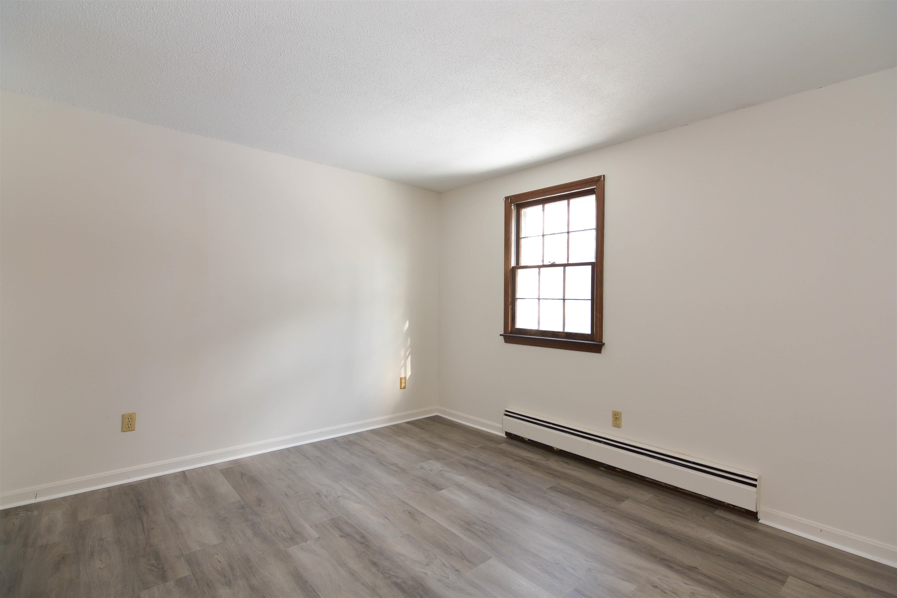 3 Holly Ln, Londonderry, NH 03053