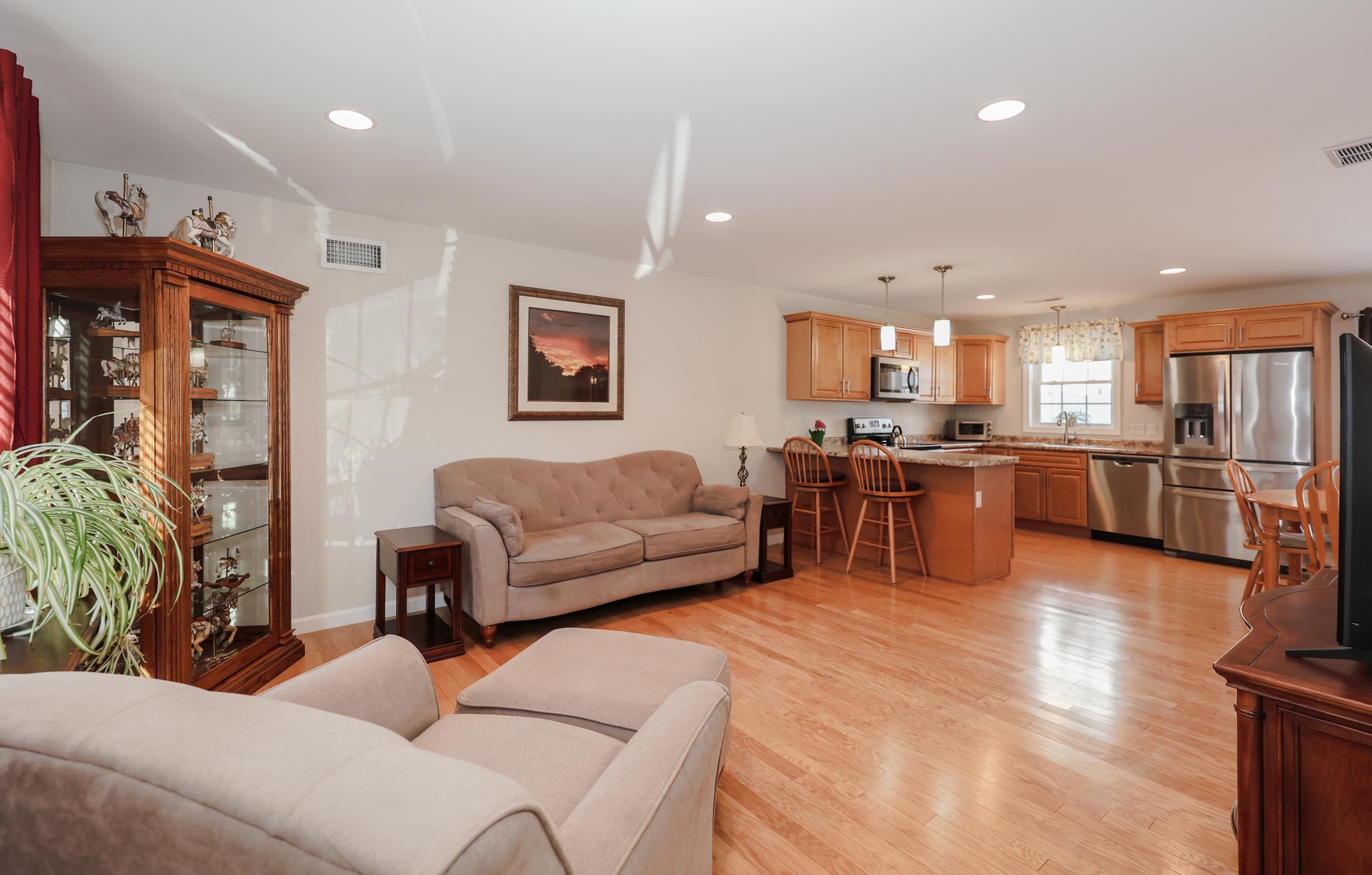 20 Bruins Ln, Raymond, NH 03077