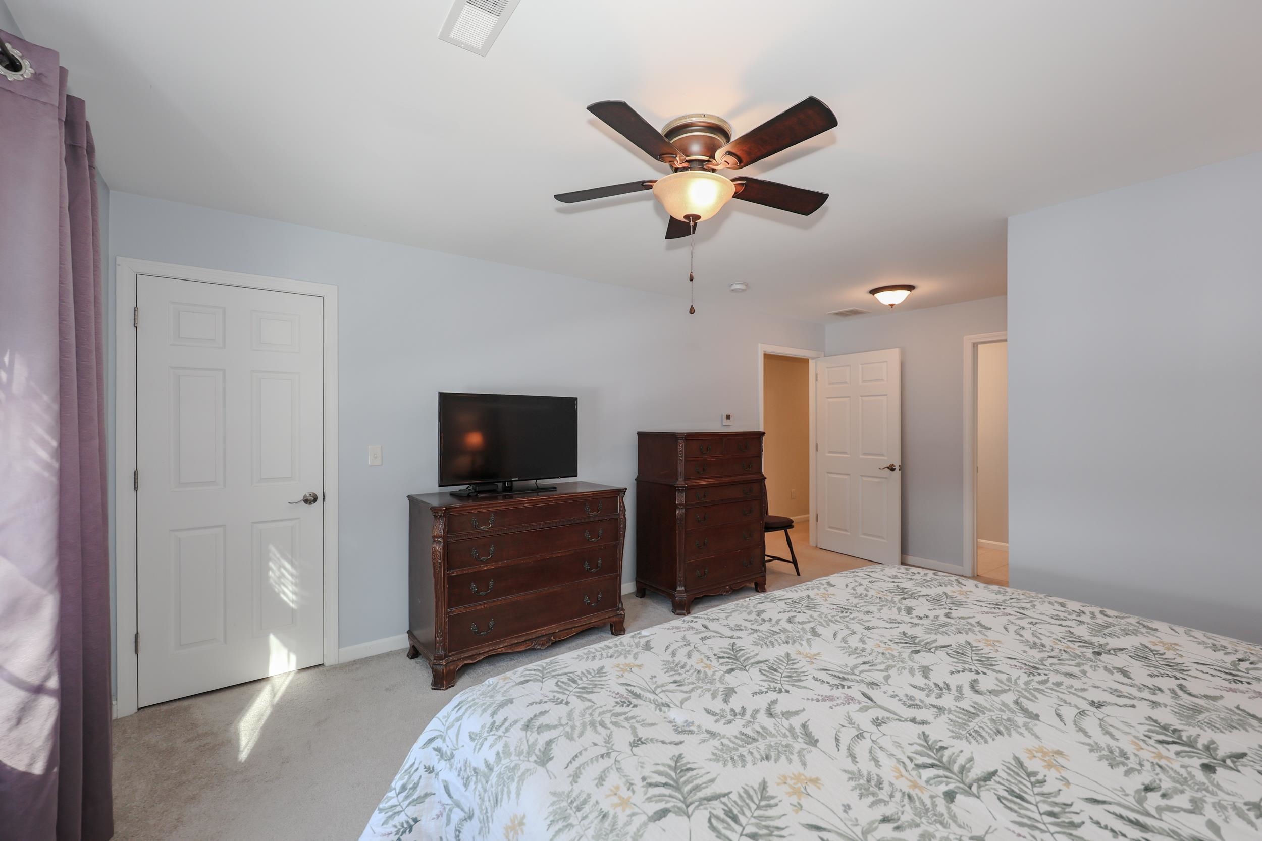 20 Bruins Ln, Raymond, NH 03077