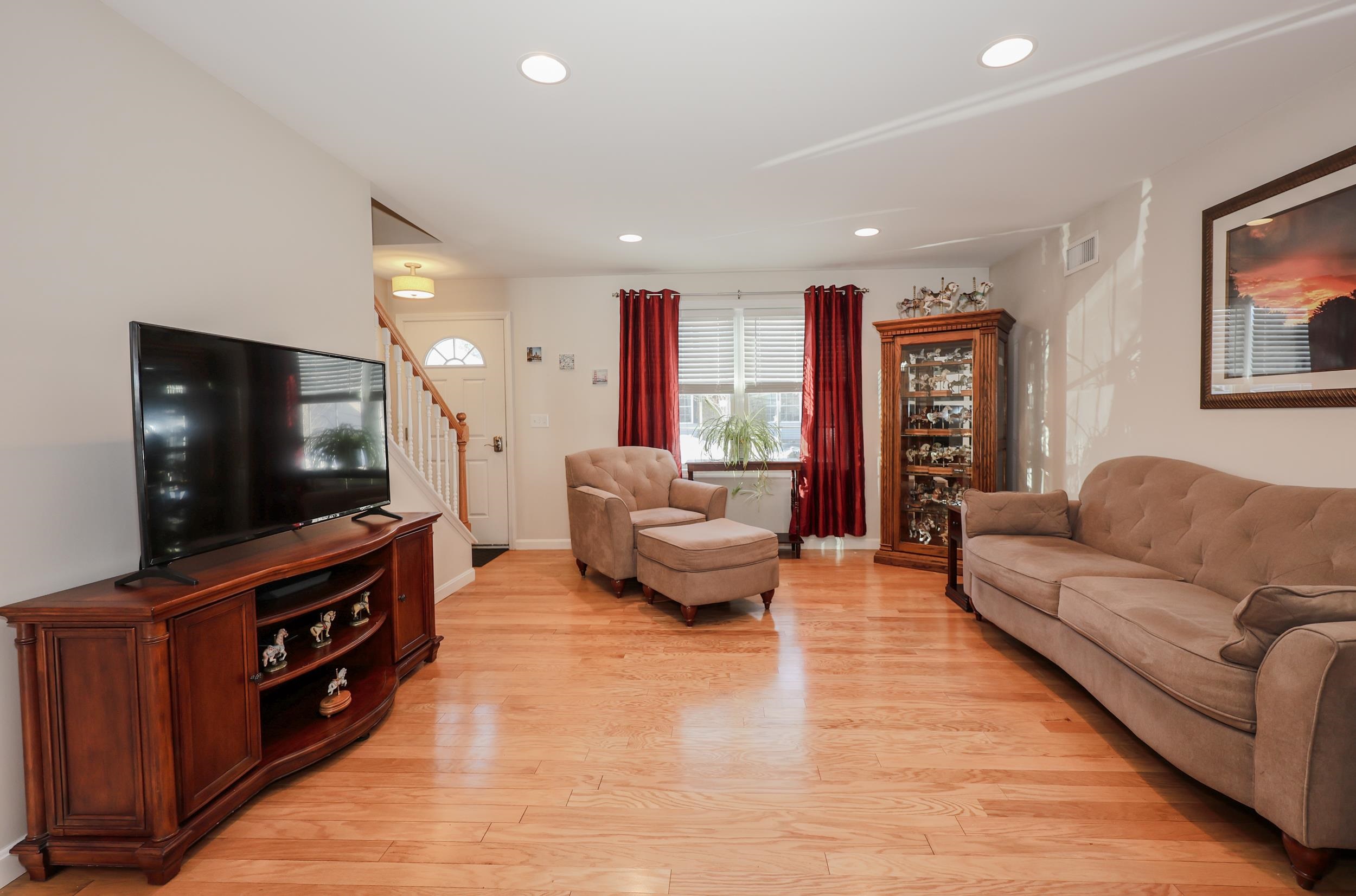 20 Bruins Ln, Raymond, NH 03077