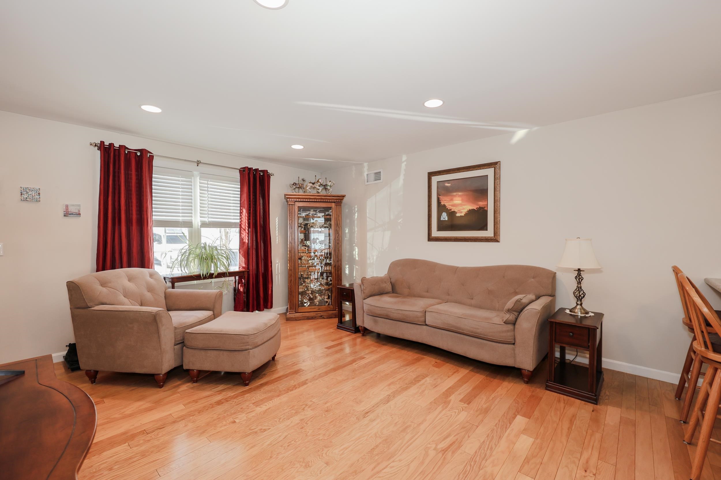 20 Bruins Ln, Raymond, NH 03077