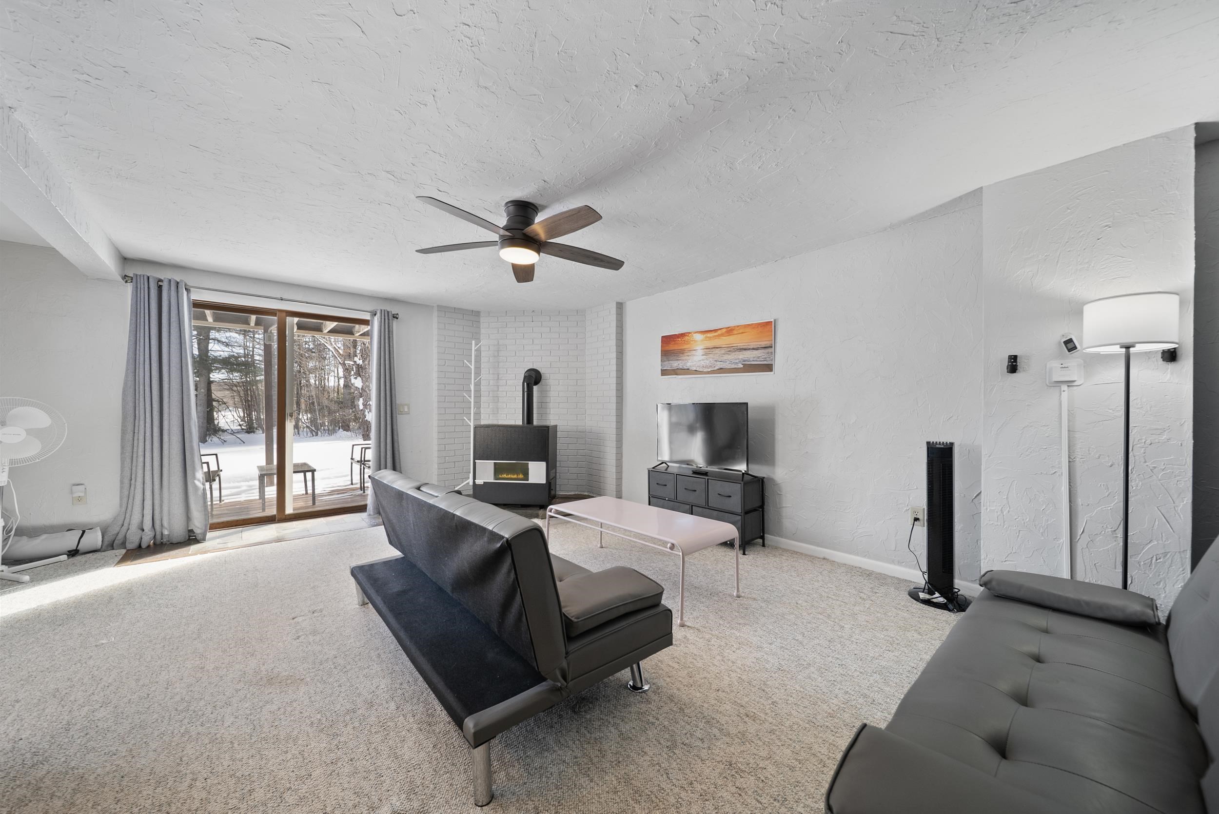 21 Village West Dr, Alexandria, NH 03222