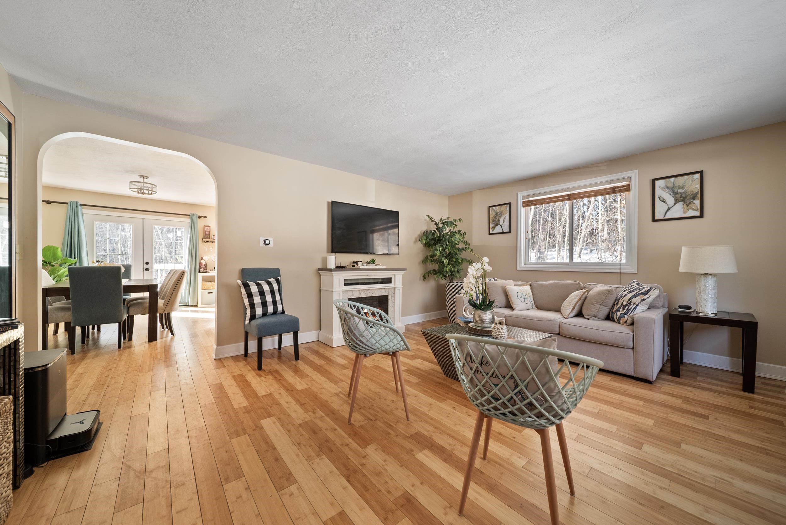 8 Standish Way, Amherst, NH 03031