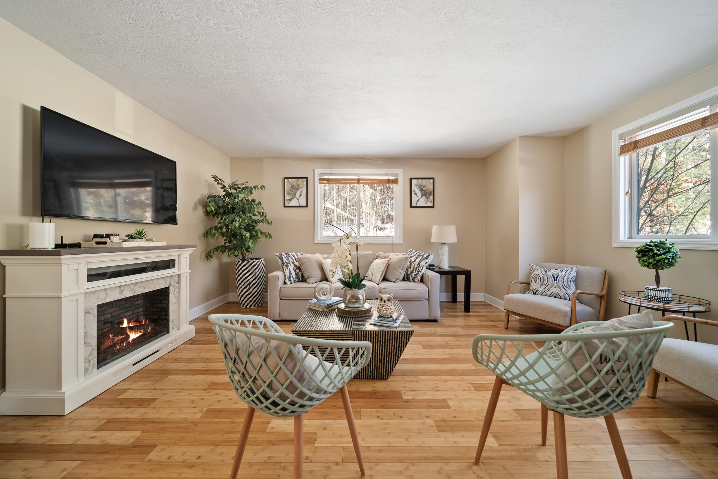 8 Standish Way, Amherst, NH 03031