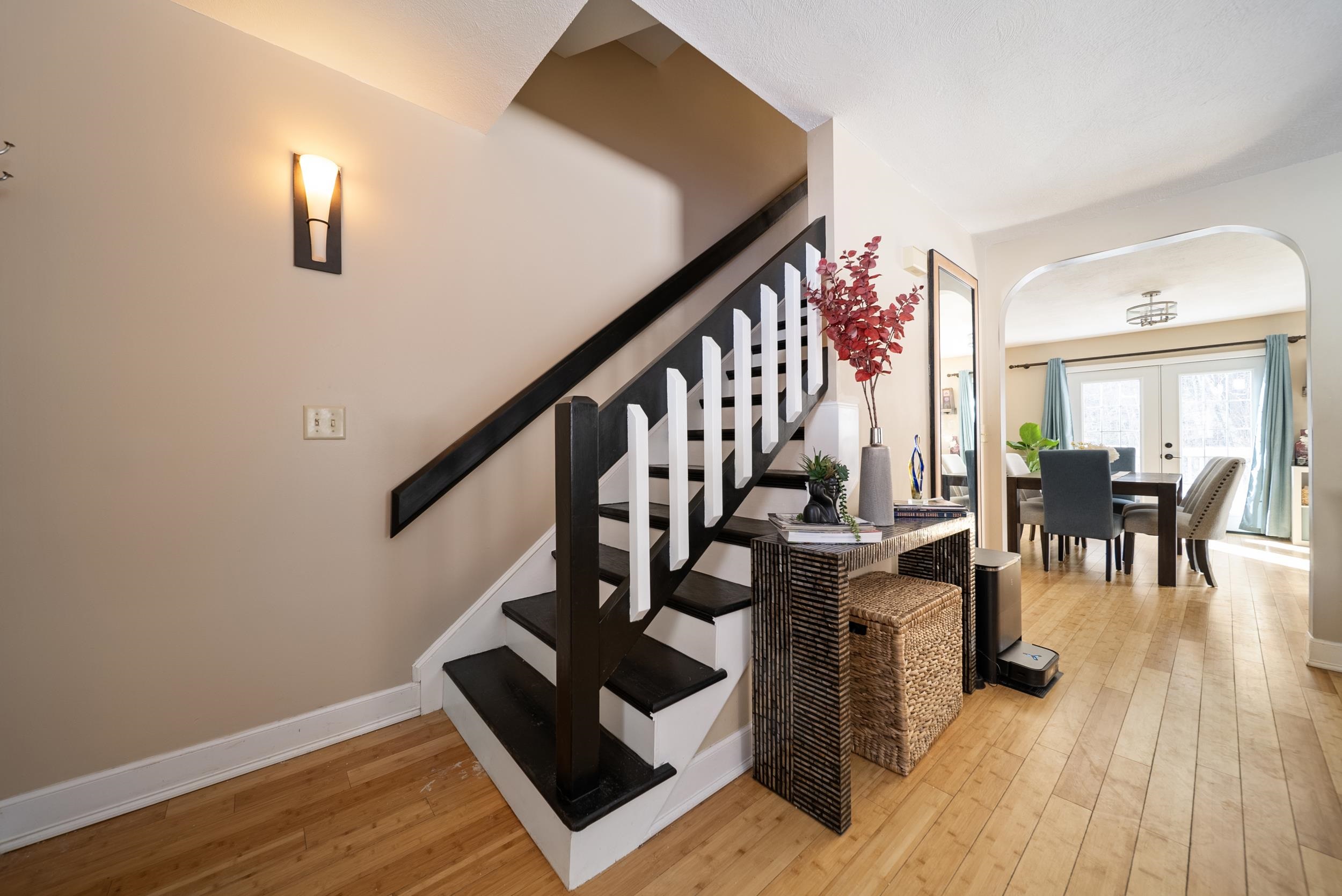 8 Standish Way, Amherst, NH 03031