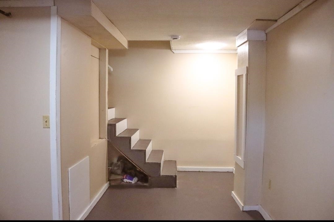 4 Norman Dr, Derry, NH 03038