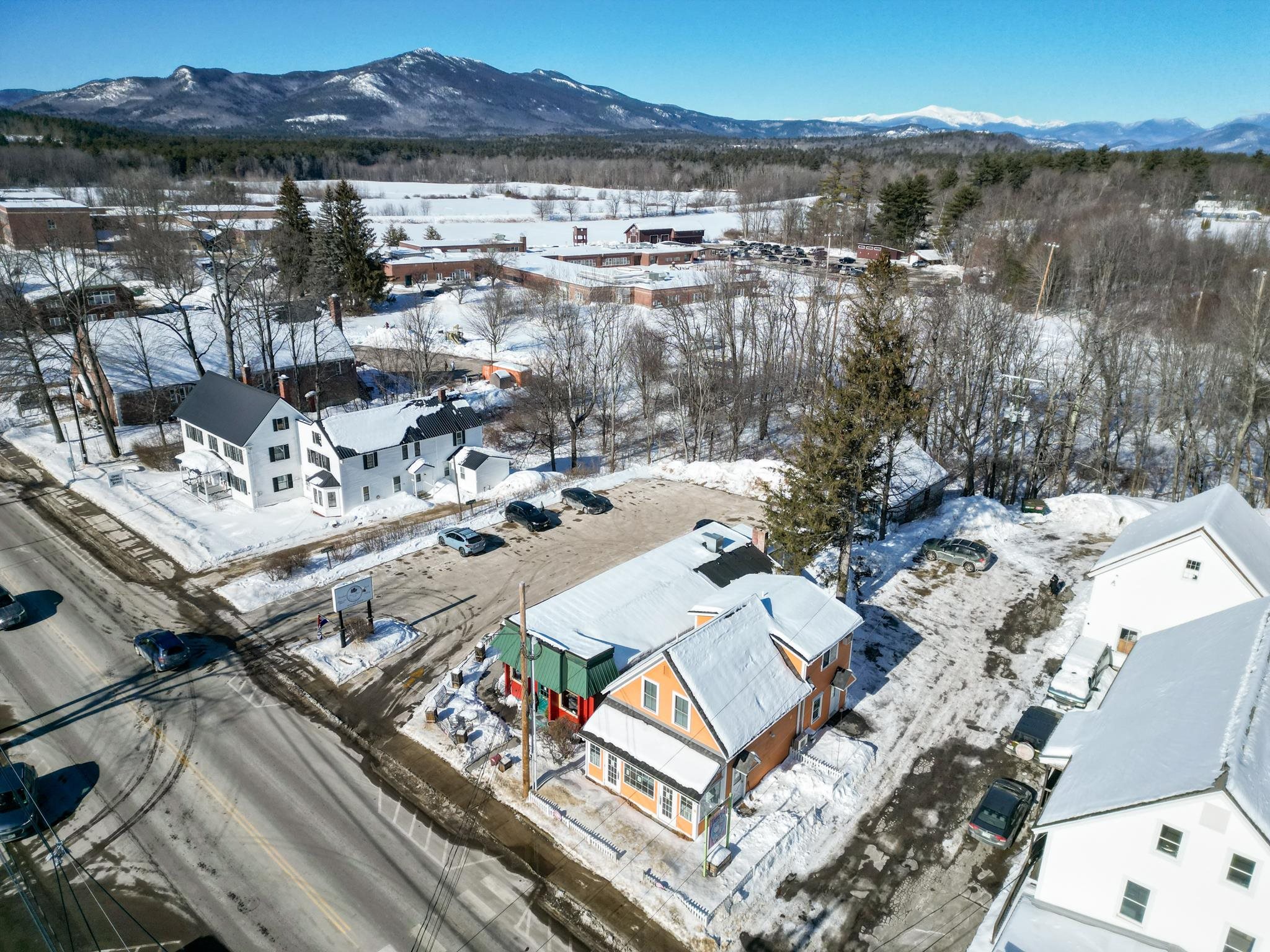76 Main St, Conway, NH 03818