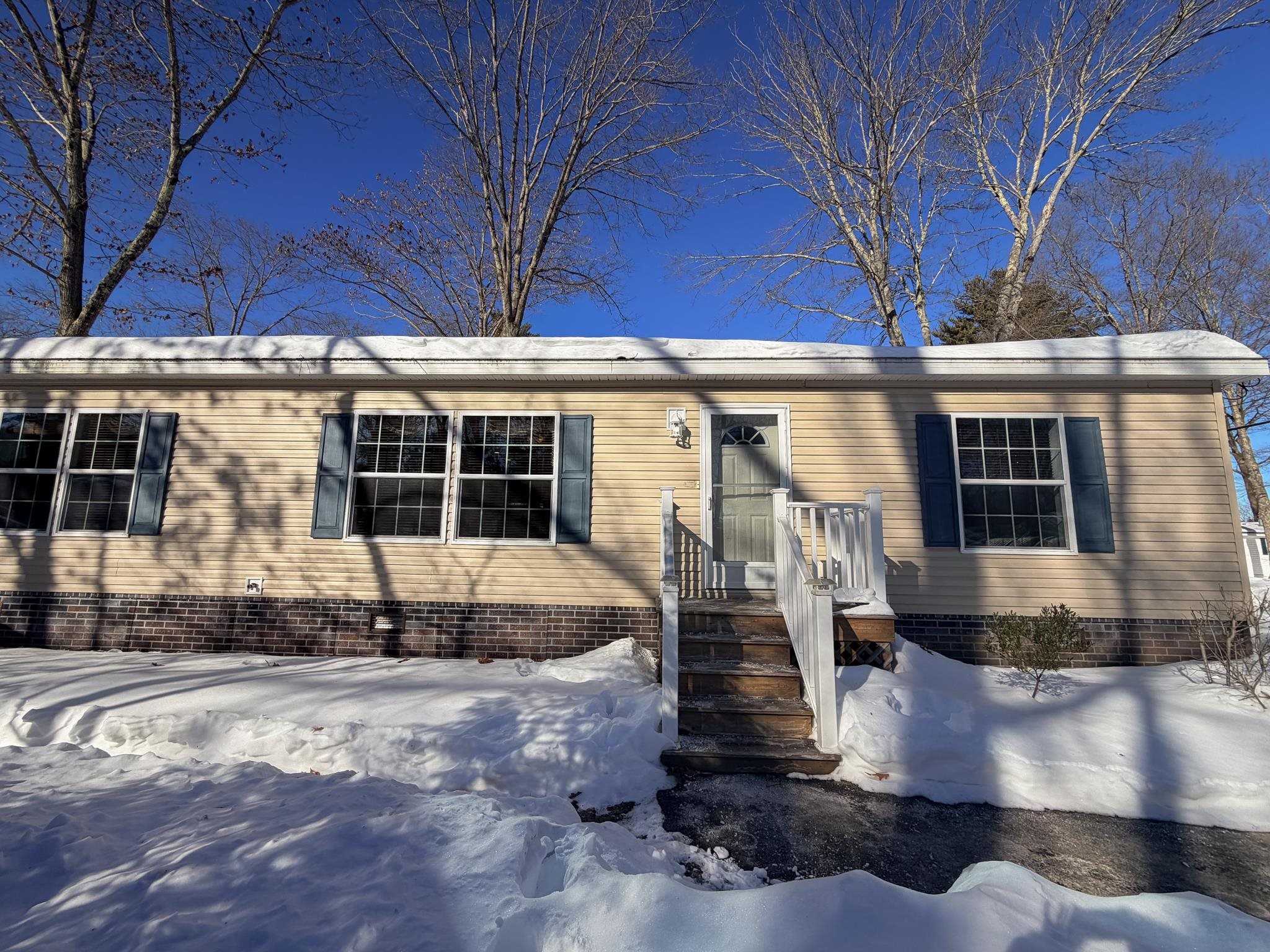 220 Robin Hood Dr, Exeter, NH 03833