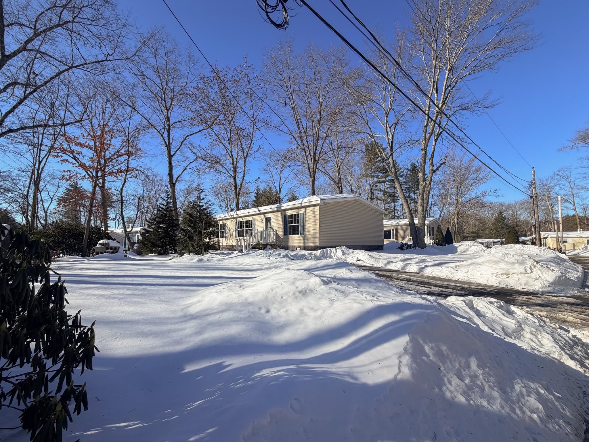 220 Robin Hood Dr, Exeter, NH 03833