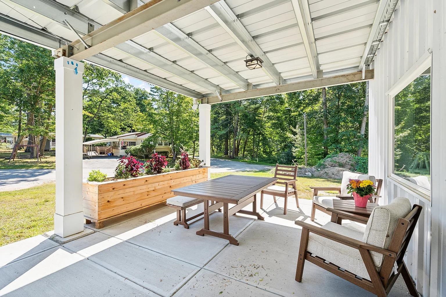 220 Robin Hood Dr, Exeter, NH 03833
