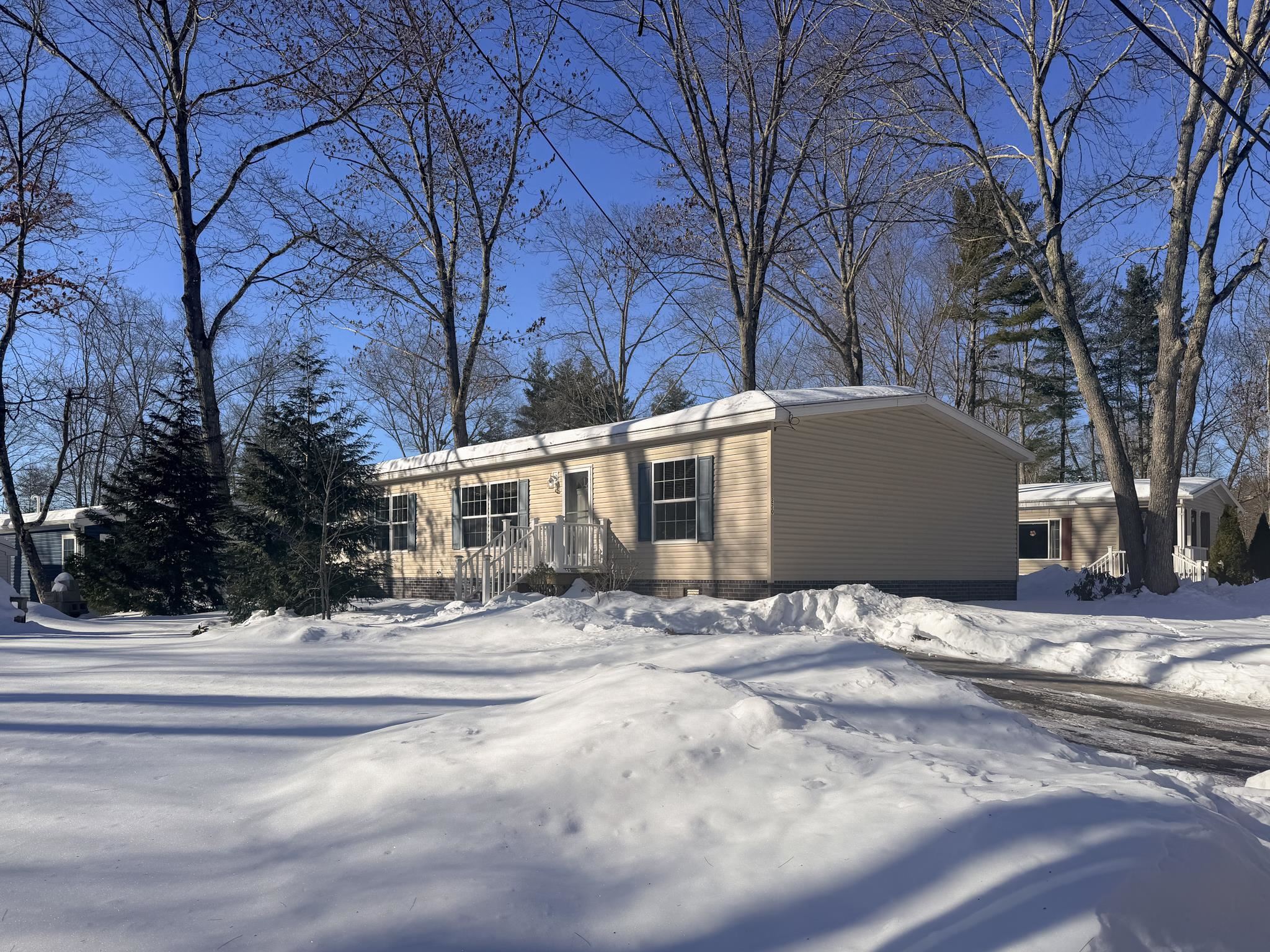 220 Robin Hood Dr, Exeter, NH 03833