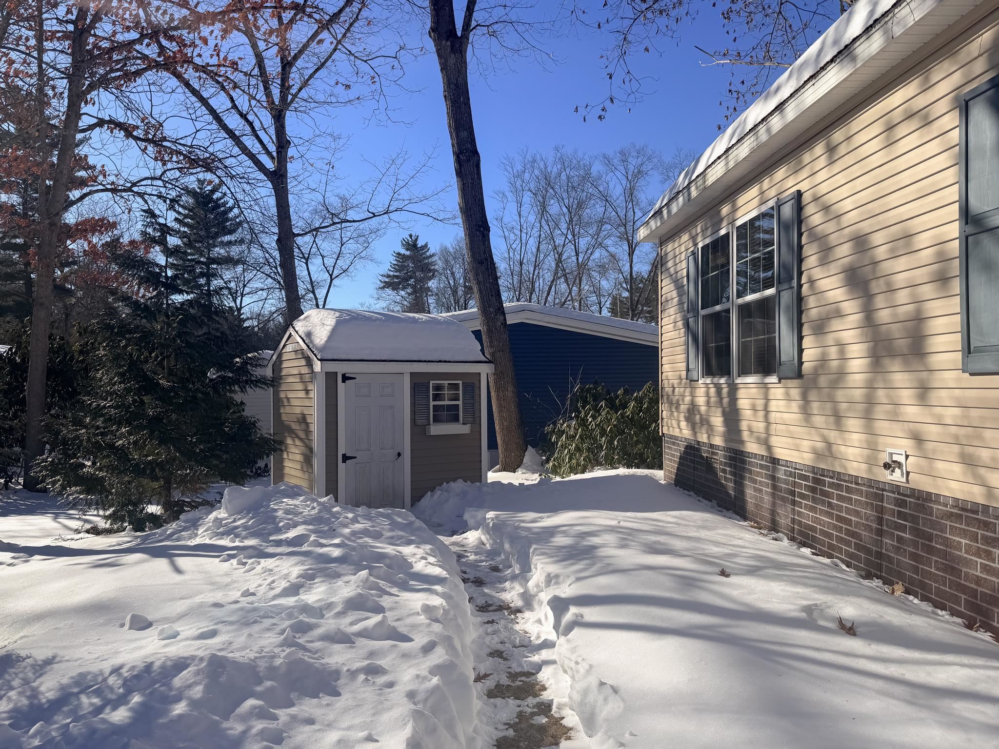 220 Robin Hood Dr, Exeter, NH 03833