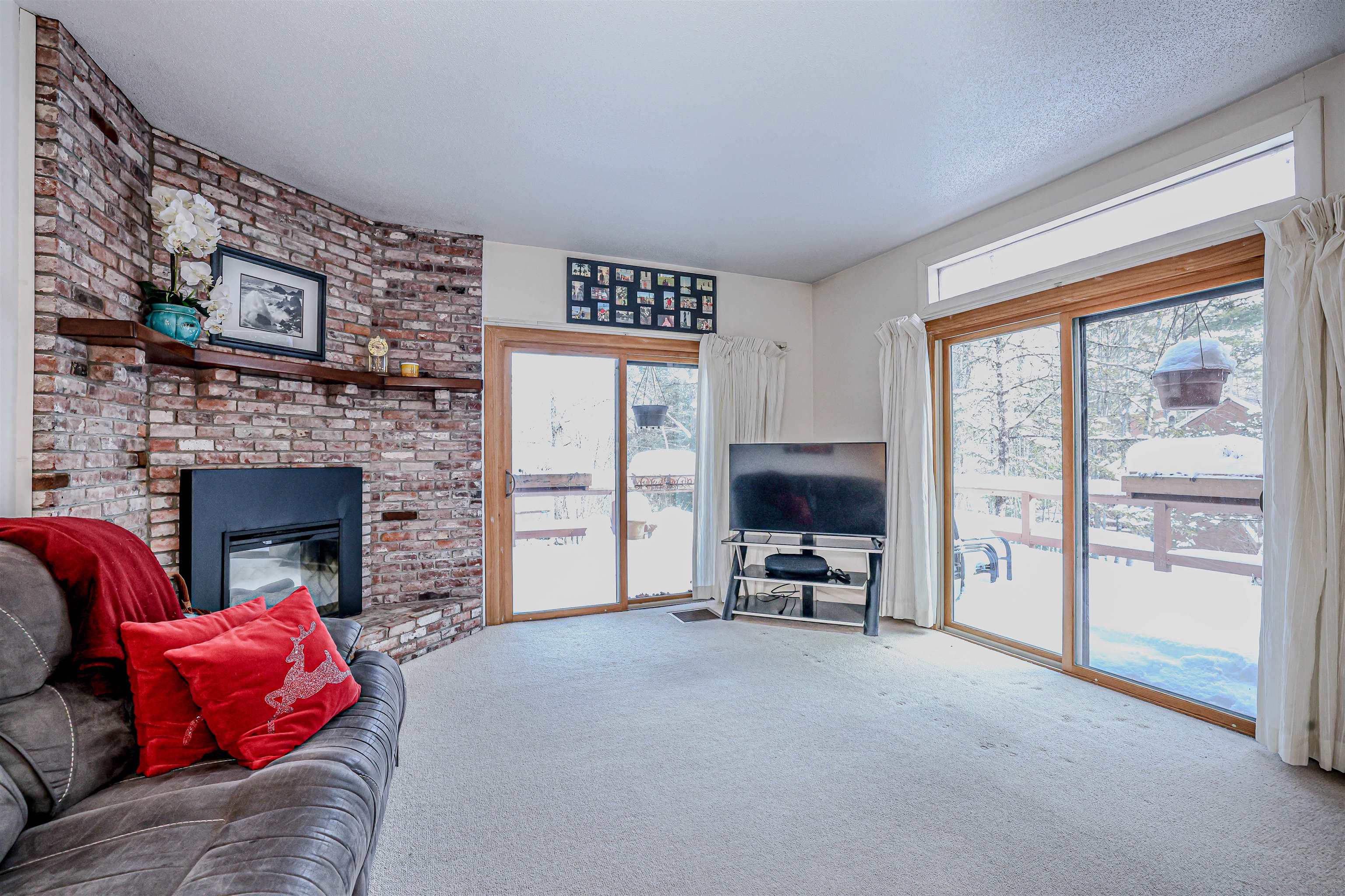 840 Cove Dr, Grantham, NH 03753