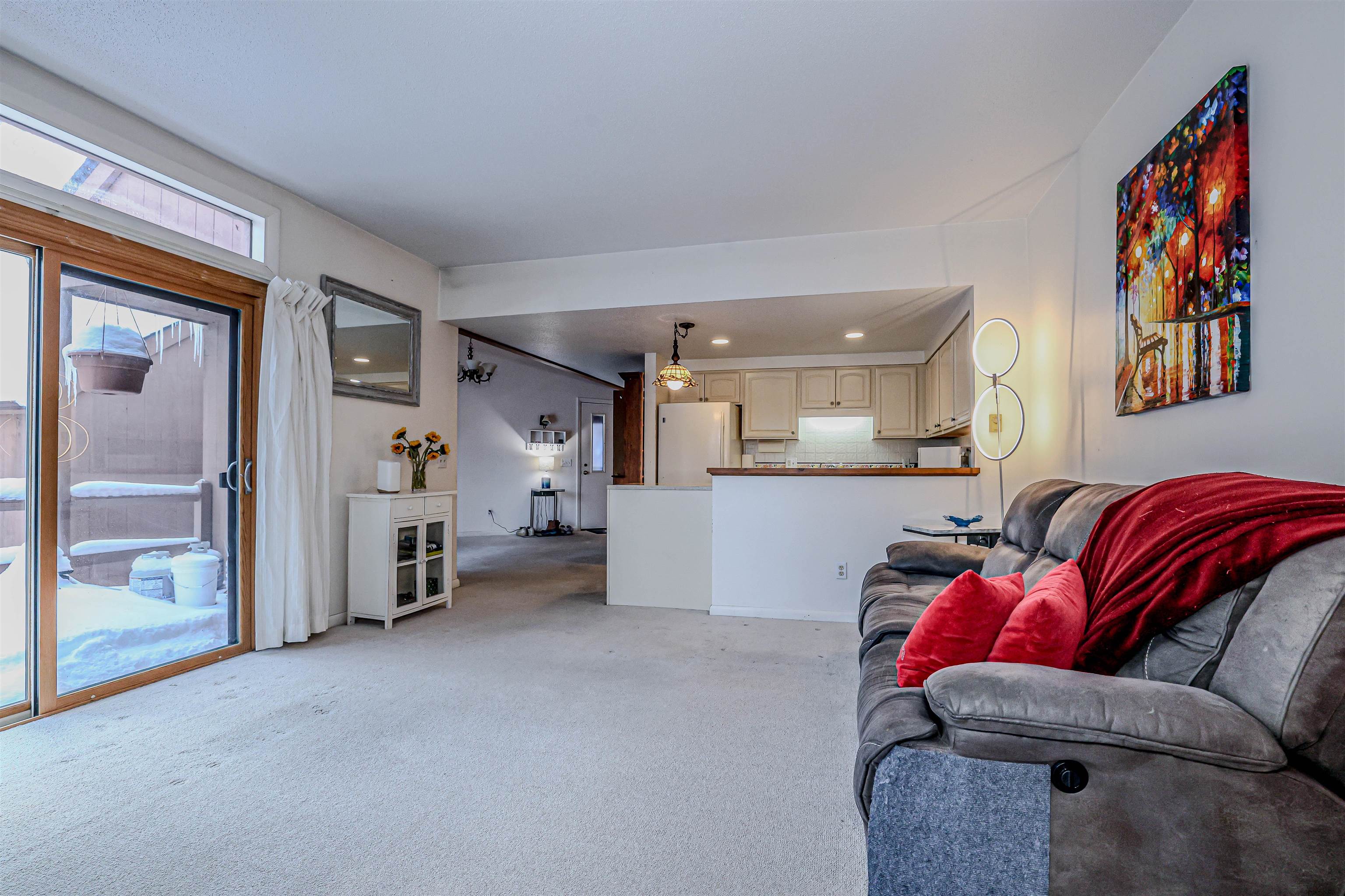 840 Cove Dr, Grantham, NH 03753