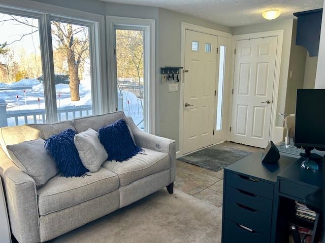 13B Hedgerow Dr, Hudson, NH 03051