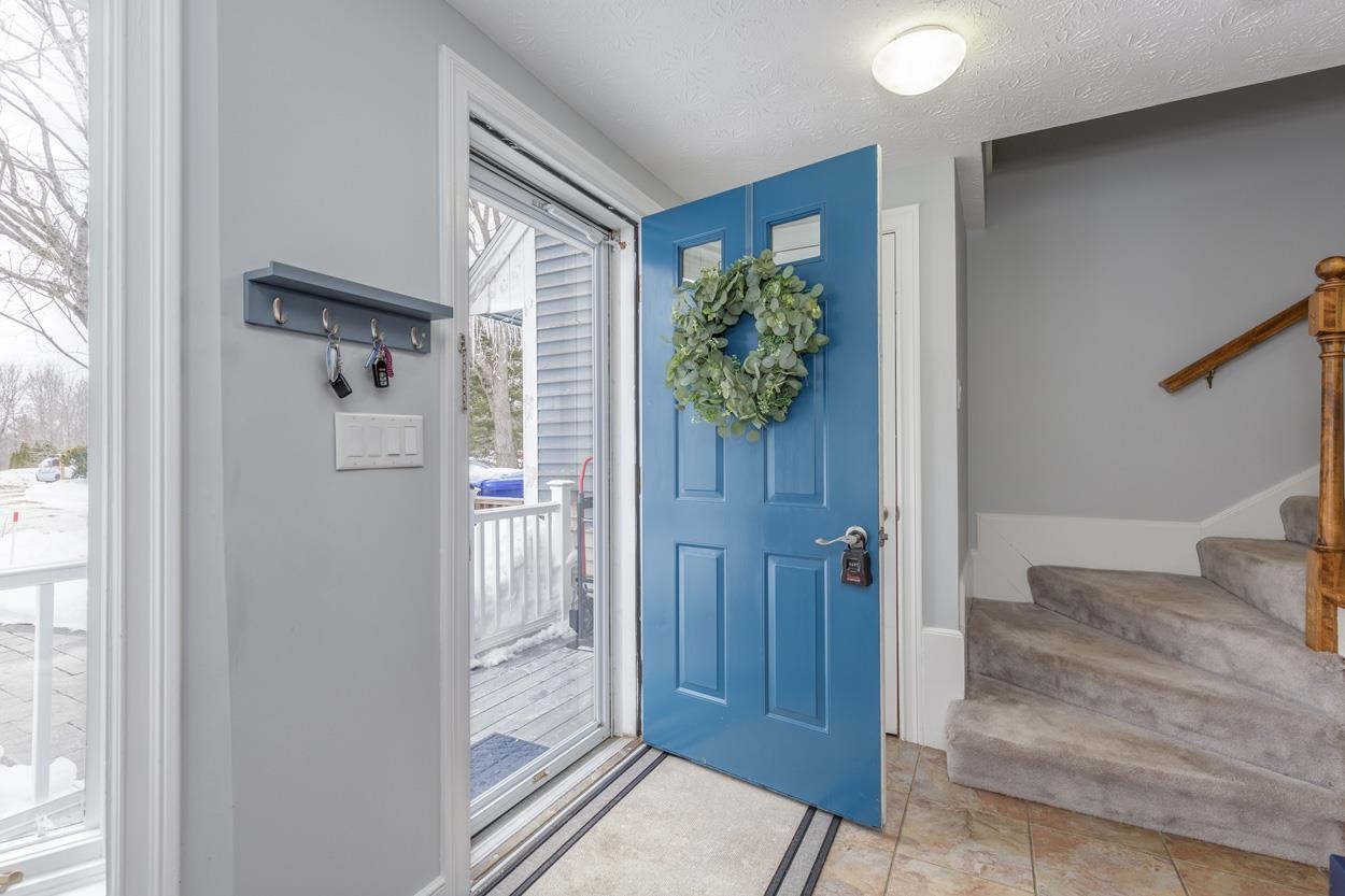 13B Hedgerow Dr, Hudson, NH 03051