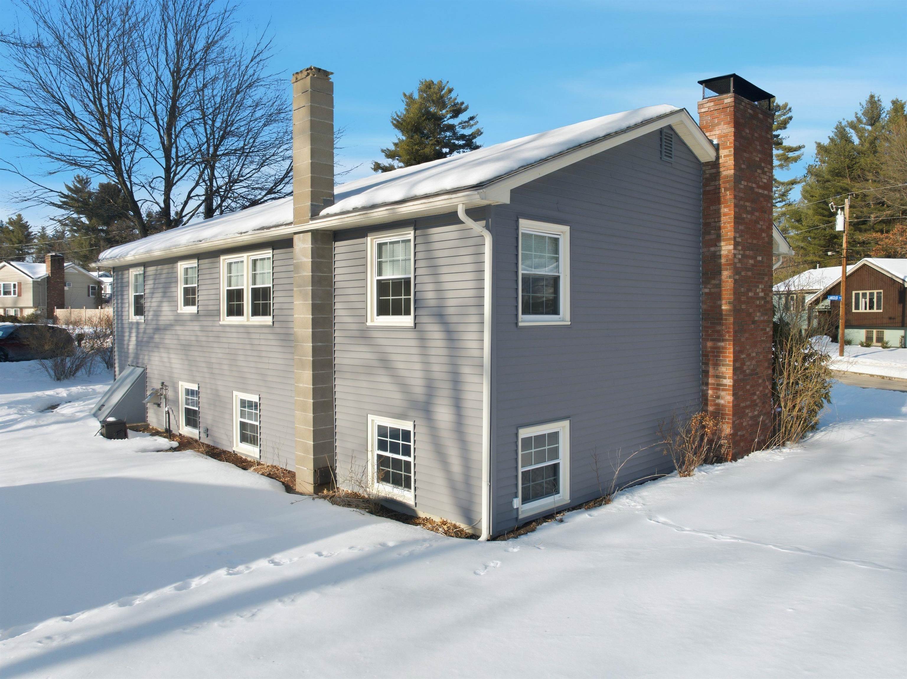 9 Lancelot Dr, Hooksett, NH 03106