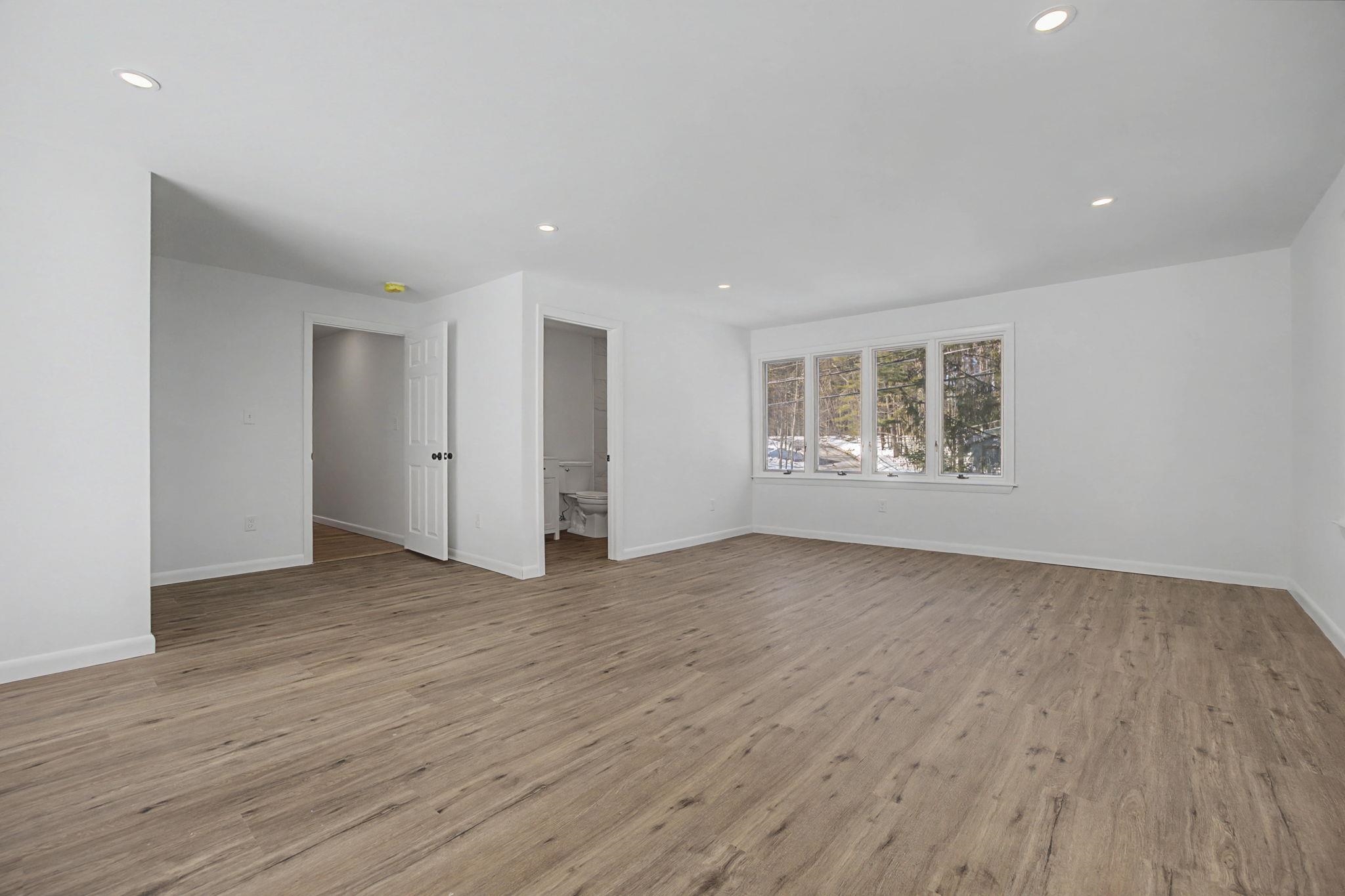 12 Davis Rd, Merrimack, NH 03054