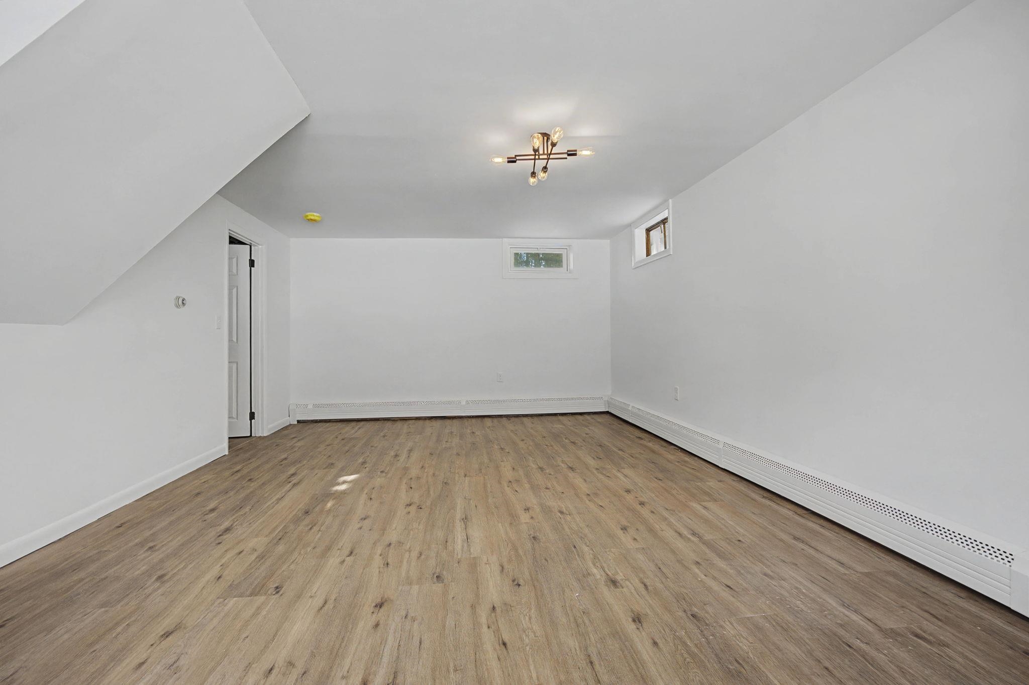 12 Davis Rd, Merrimack, NH 03054