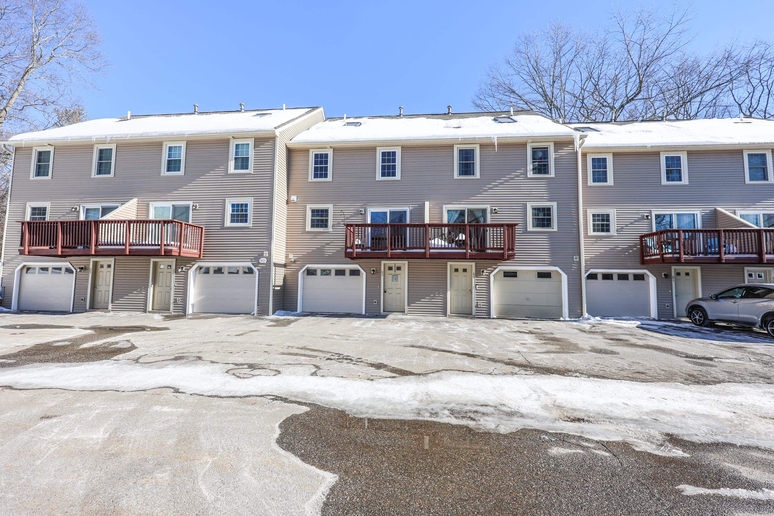 65 Glastonbury Drive, Nashua, NH 03063