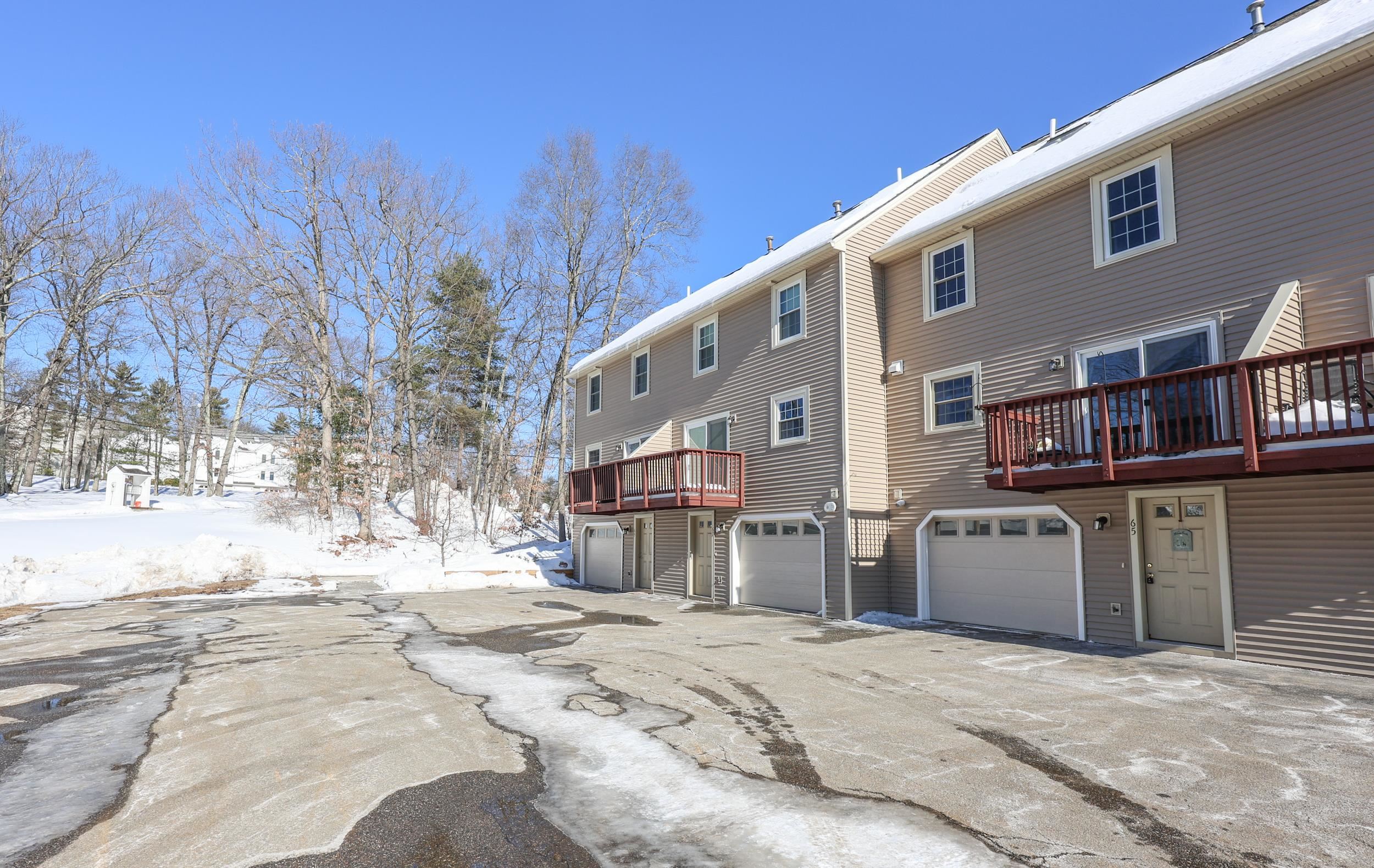 65 Glastonbury Dr, Nashua, NH 03063