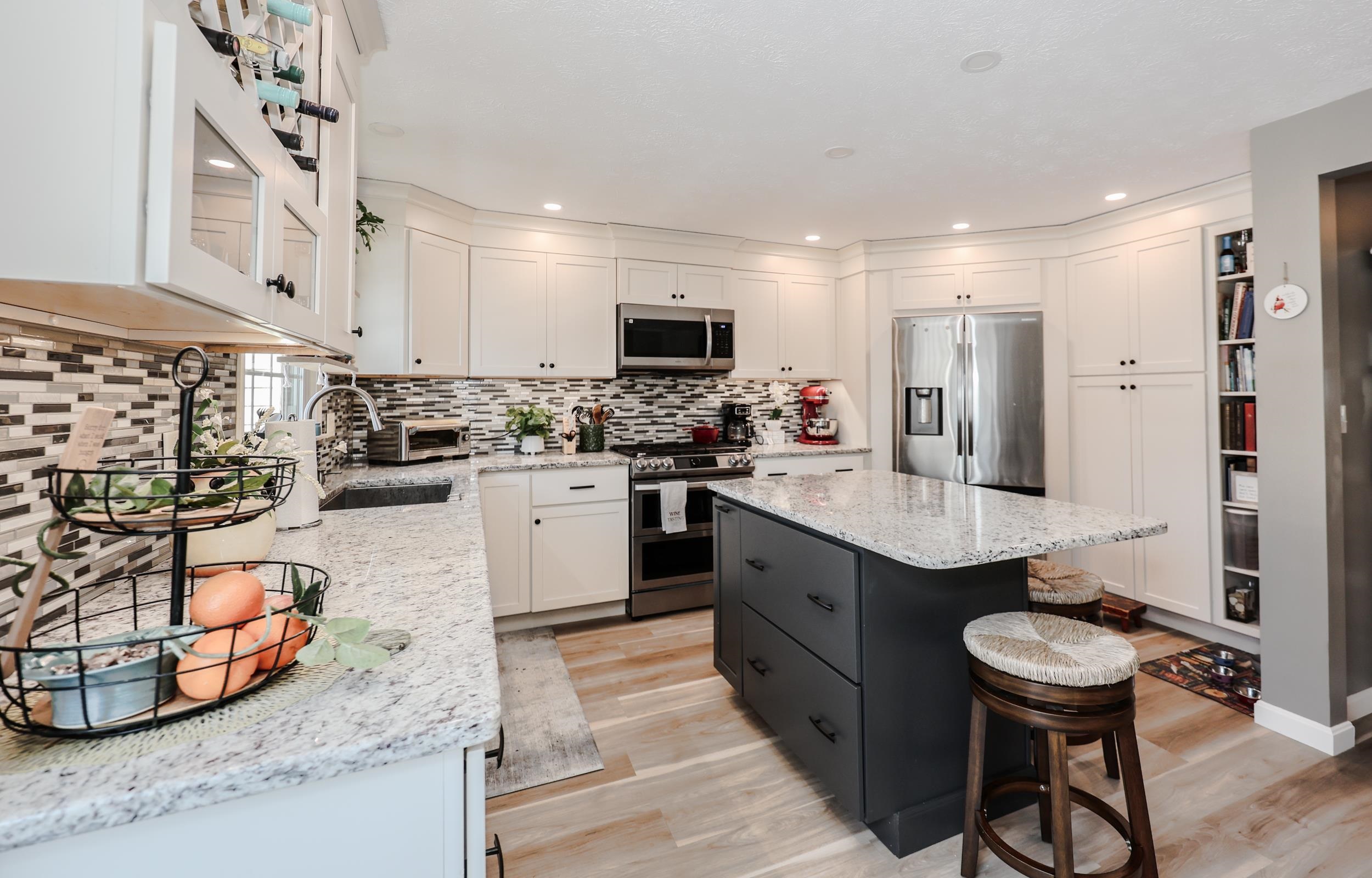 65 Glastonbury Dr, Nashua, NH 03063