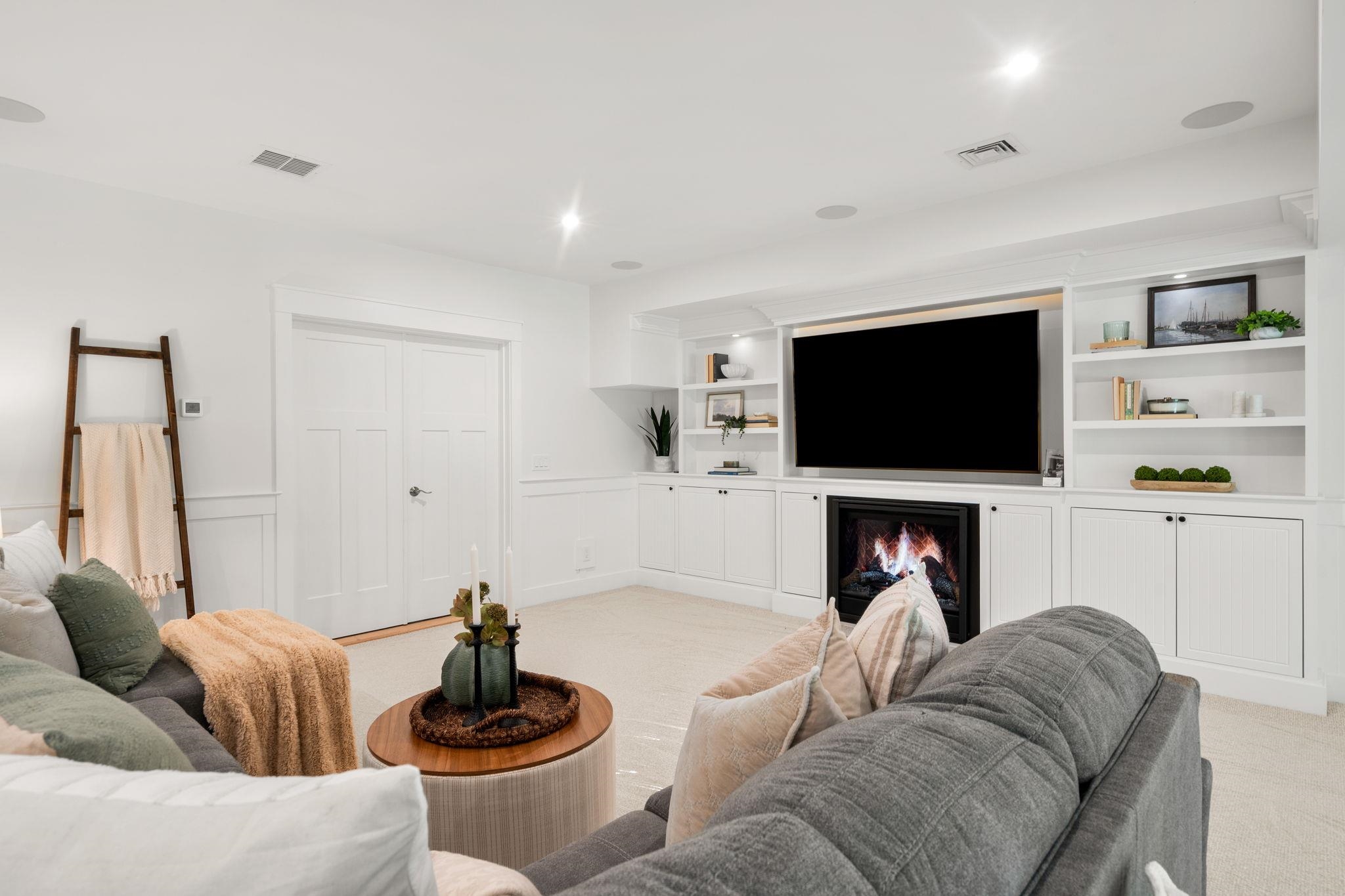 65 Jenkins Rd, Bedford, NH 03110