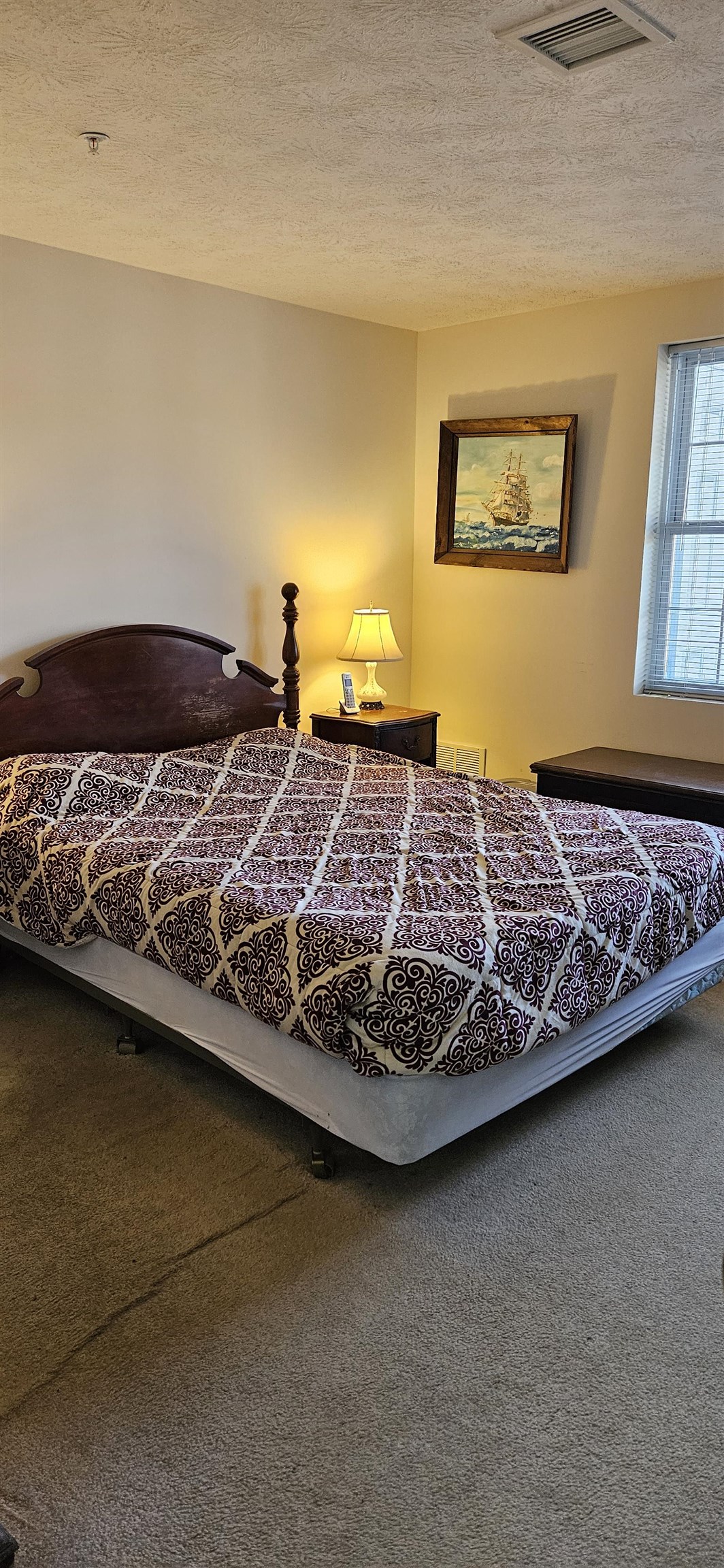 96 River Rd, Manchester, NH 03104