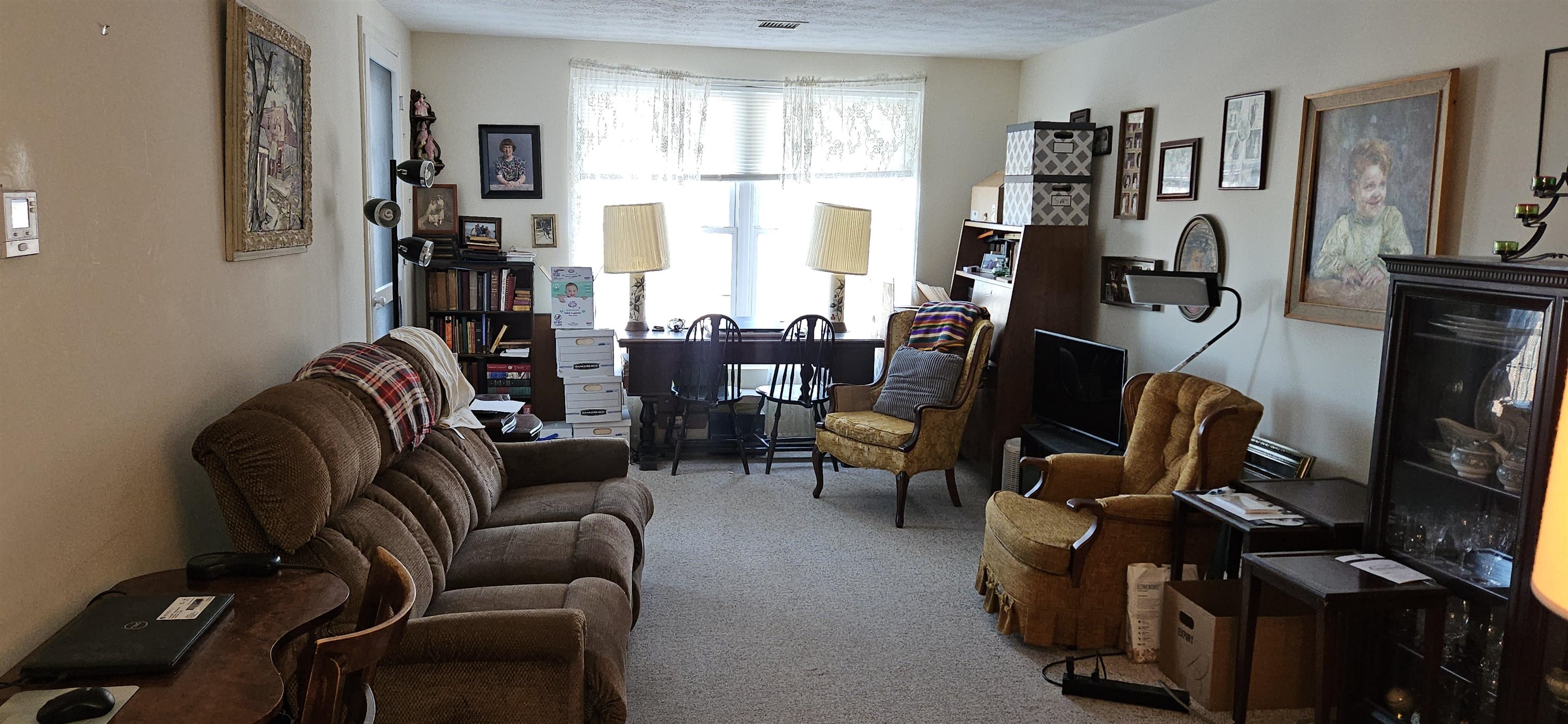 96 River Rd, Manchester, NH 03104