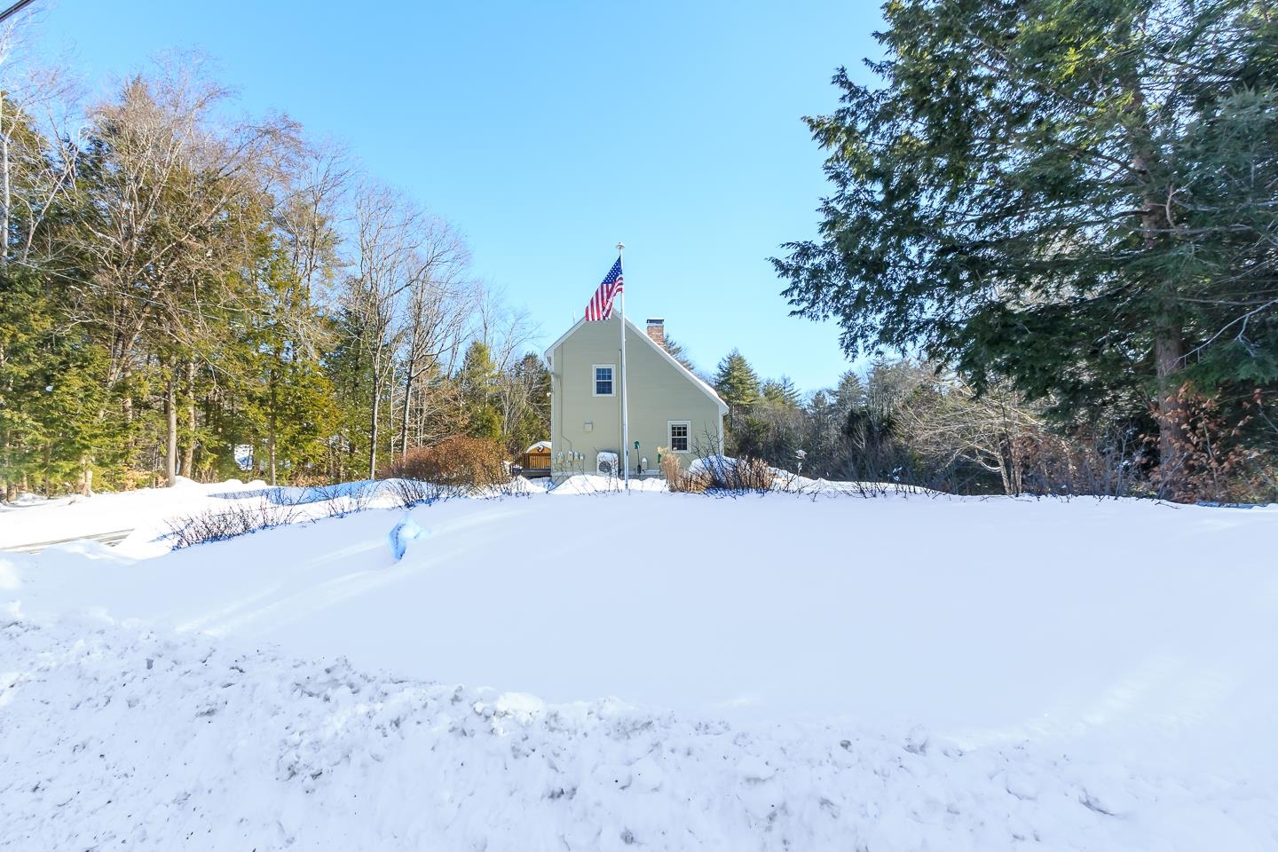 14 Range Rd, Deerfield, NH 03037
