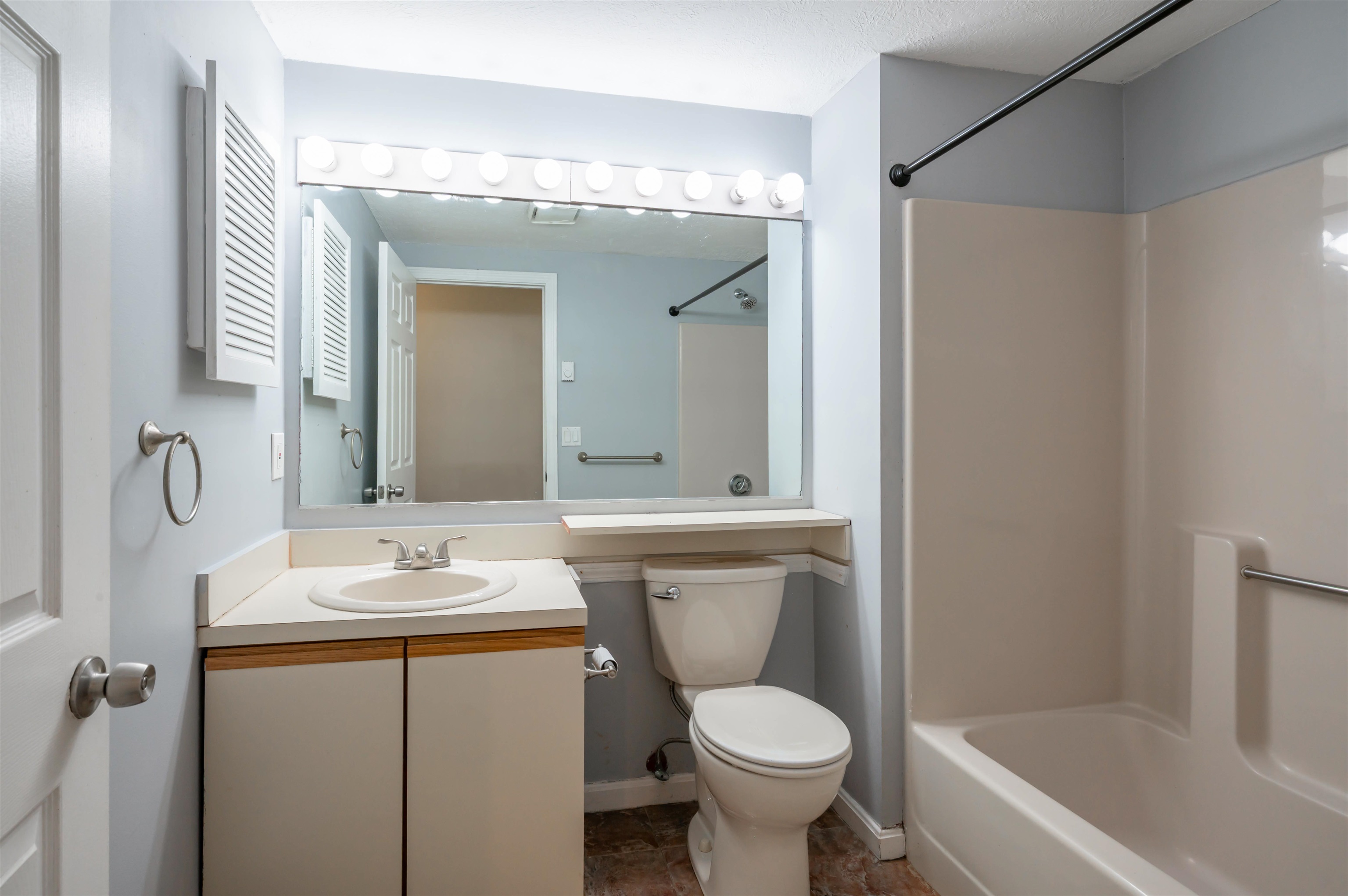 2 Timberwood Dr, Goffstown, NH 03045