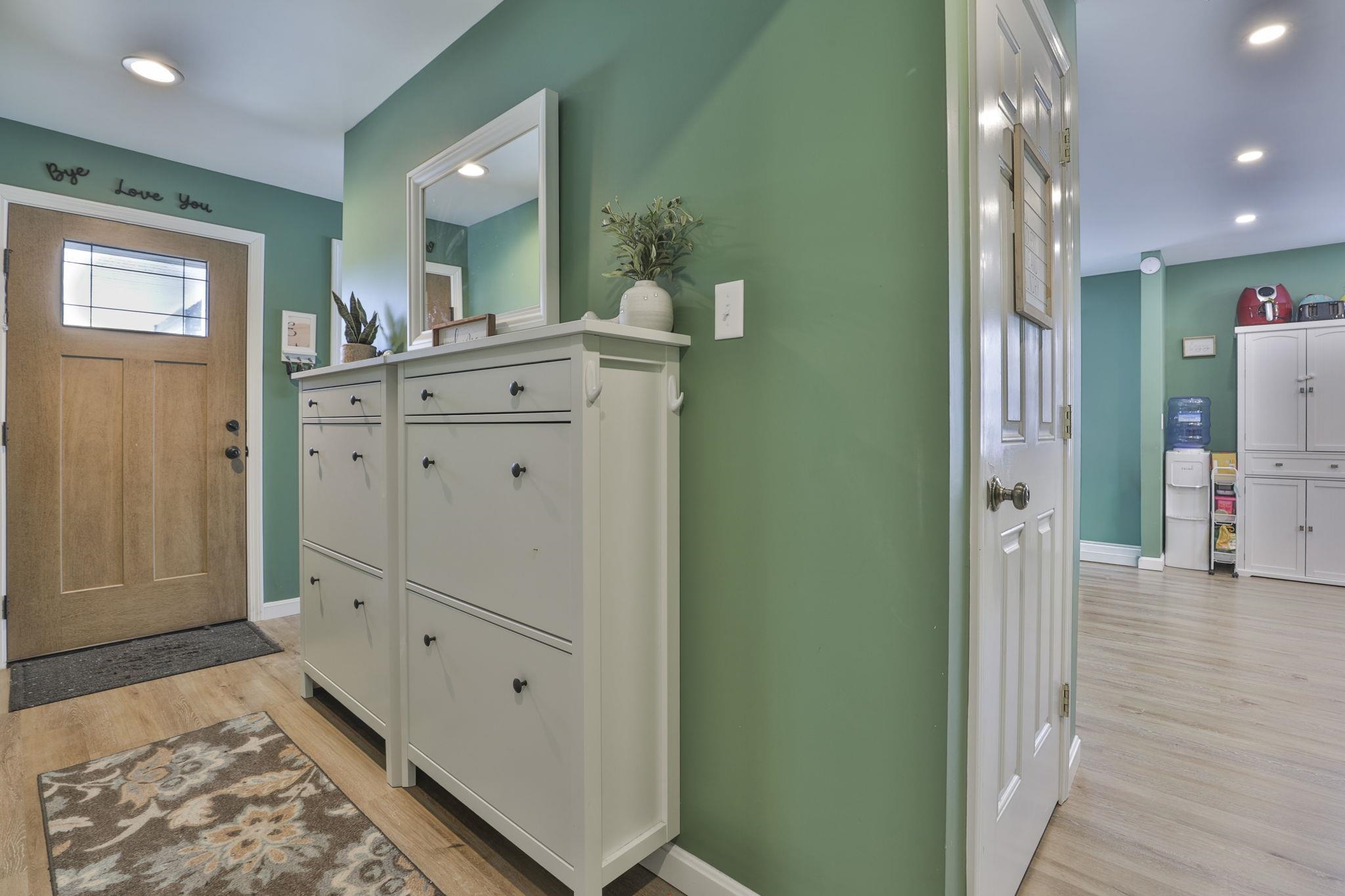 668 West Hollis St, Nashua, NH 03062