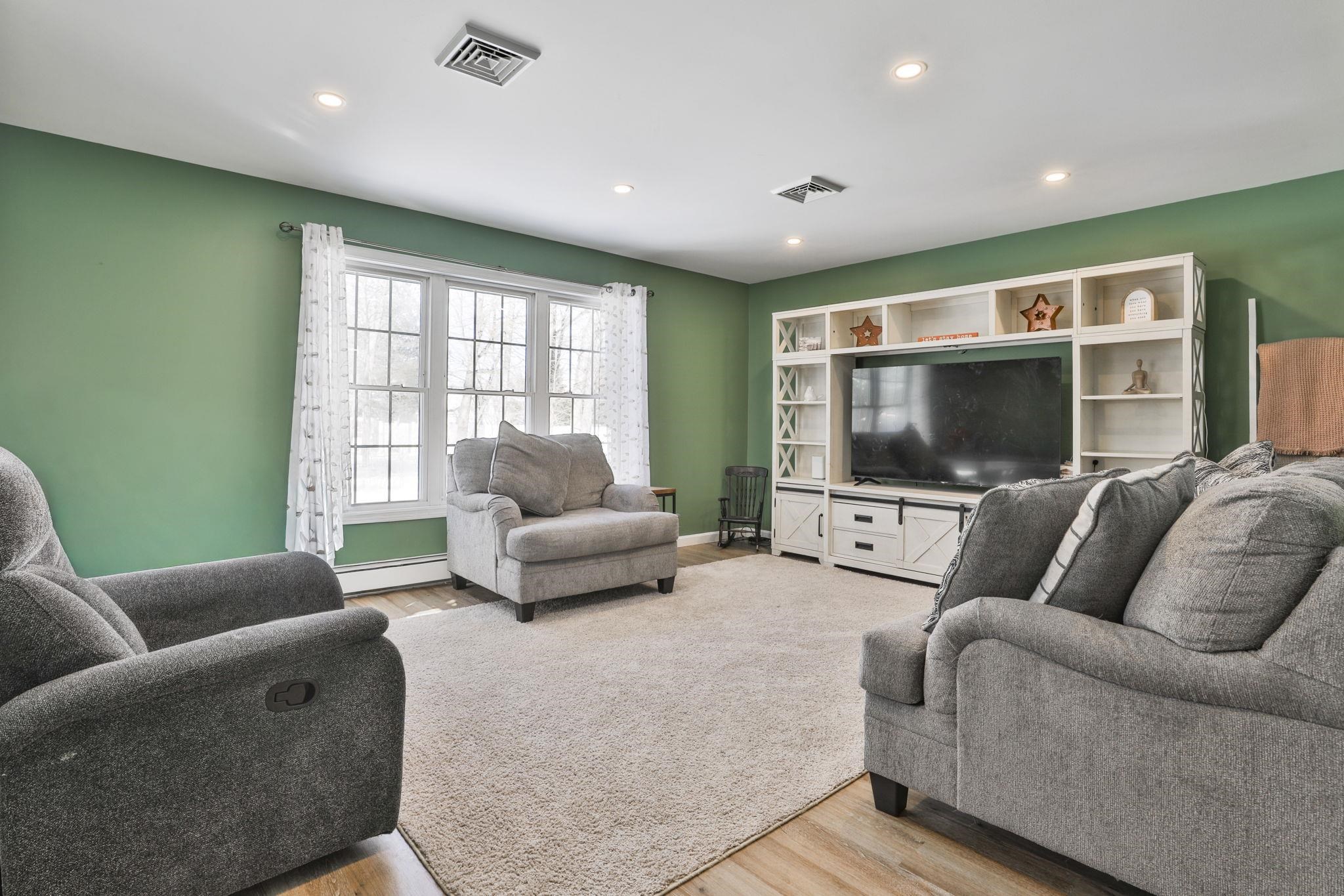 668 West Hollis St, Nashua, NH 03062