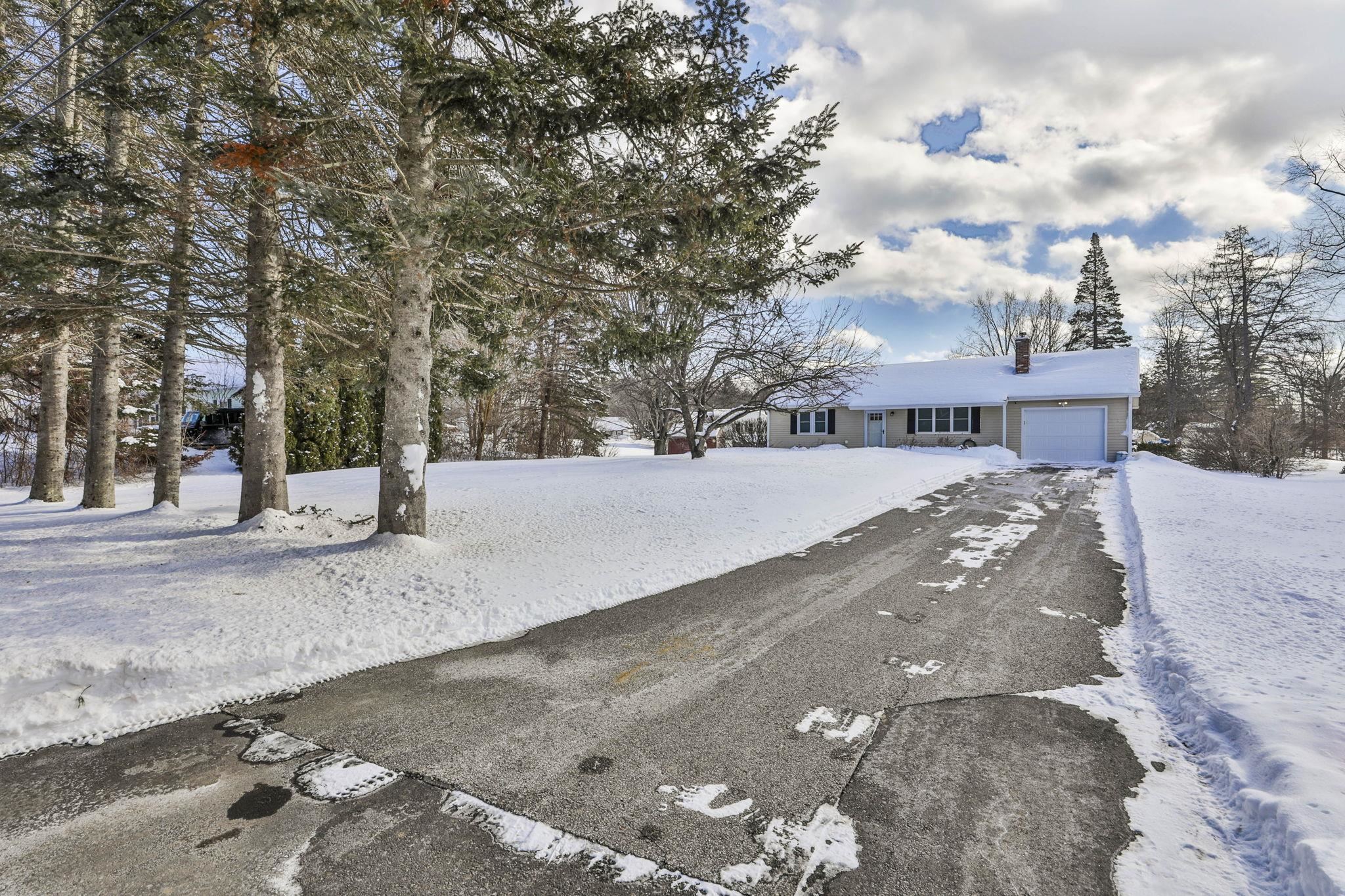 113 Woodland Ave, Gilford, NH 03249