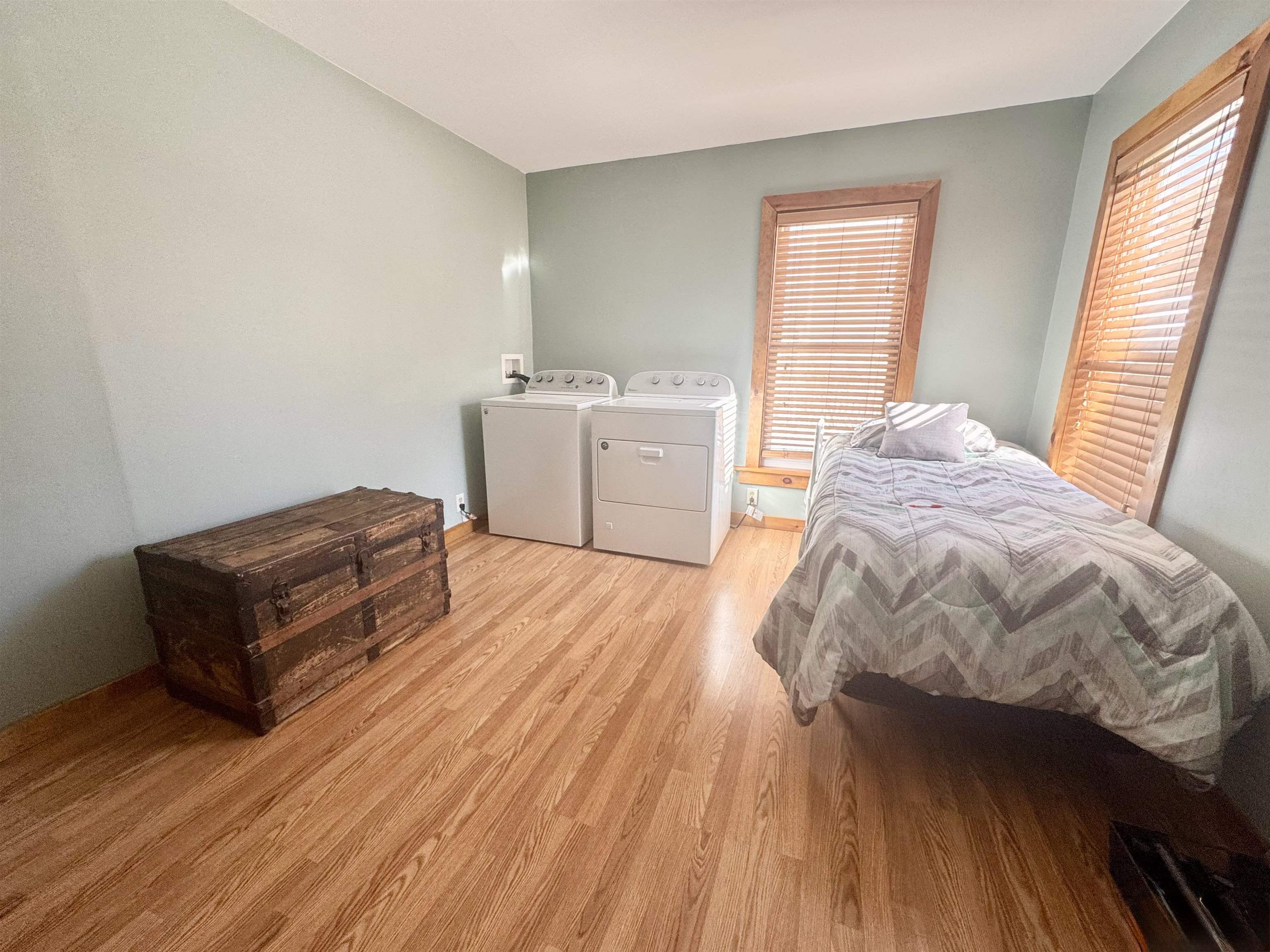 First floor bedroom and/or laundry - bedroom 4 24689293