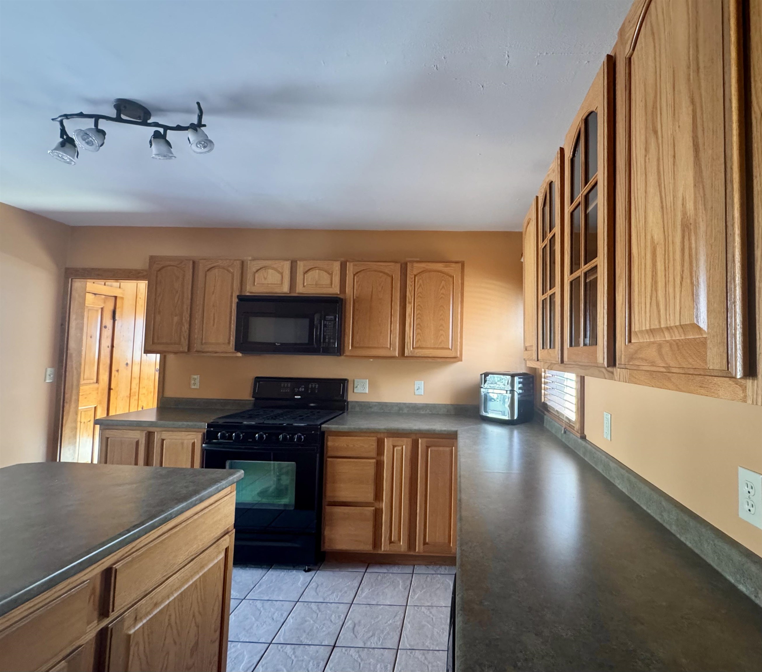 137 Wall St, Springfield, VT 05156