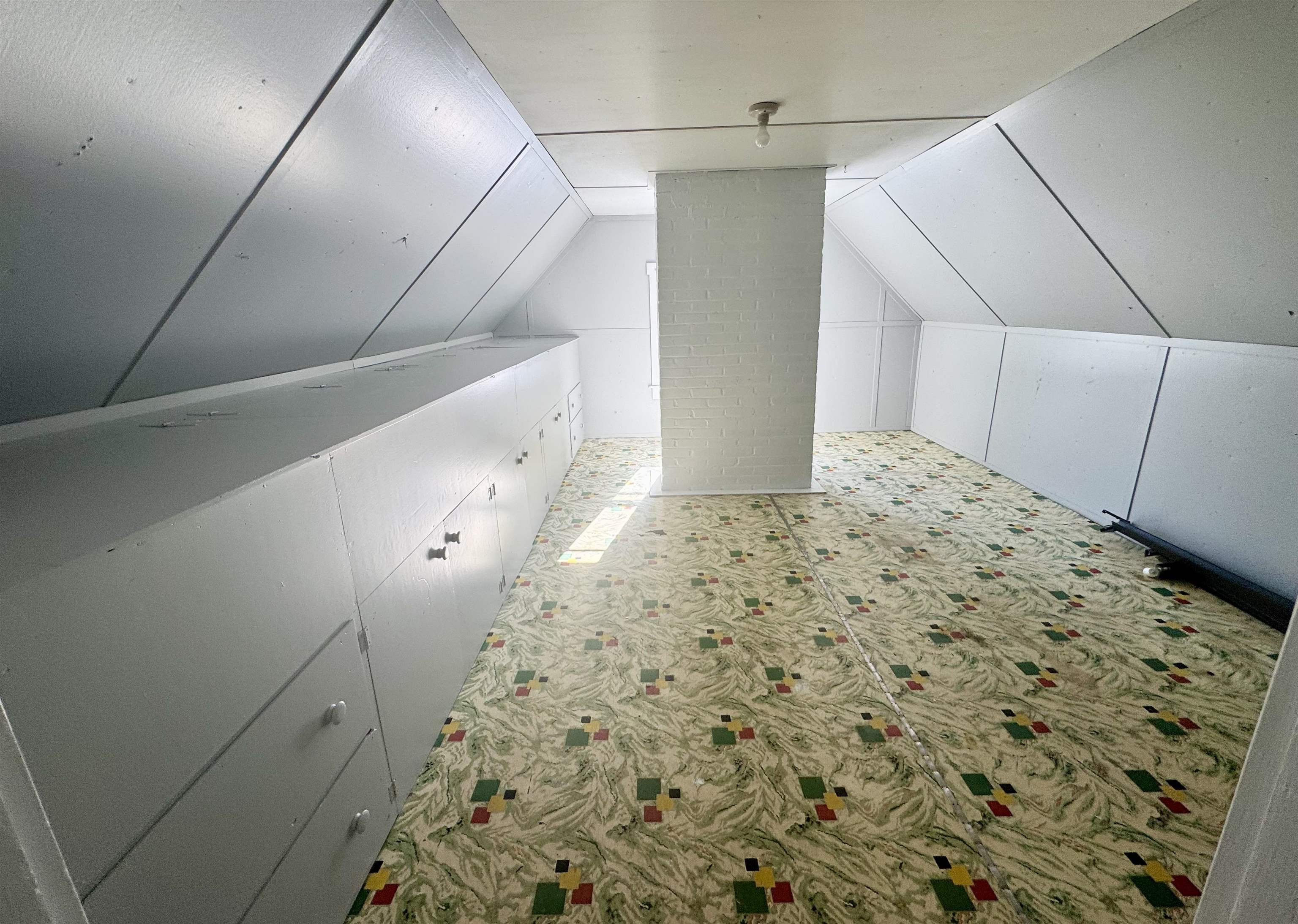 Large storage area - second floor 24689326