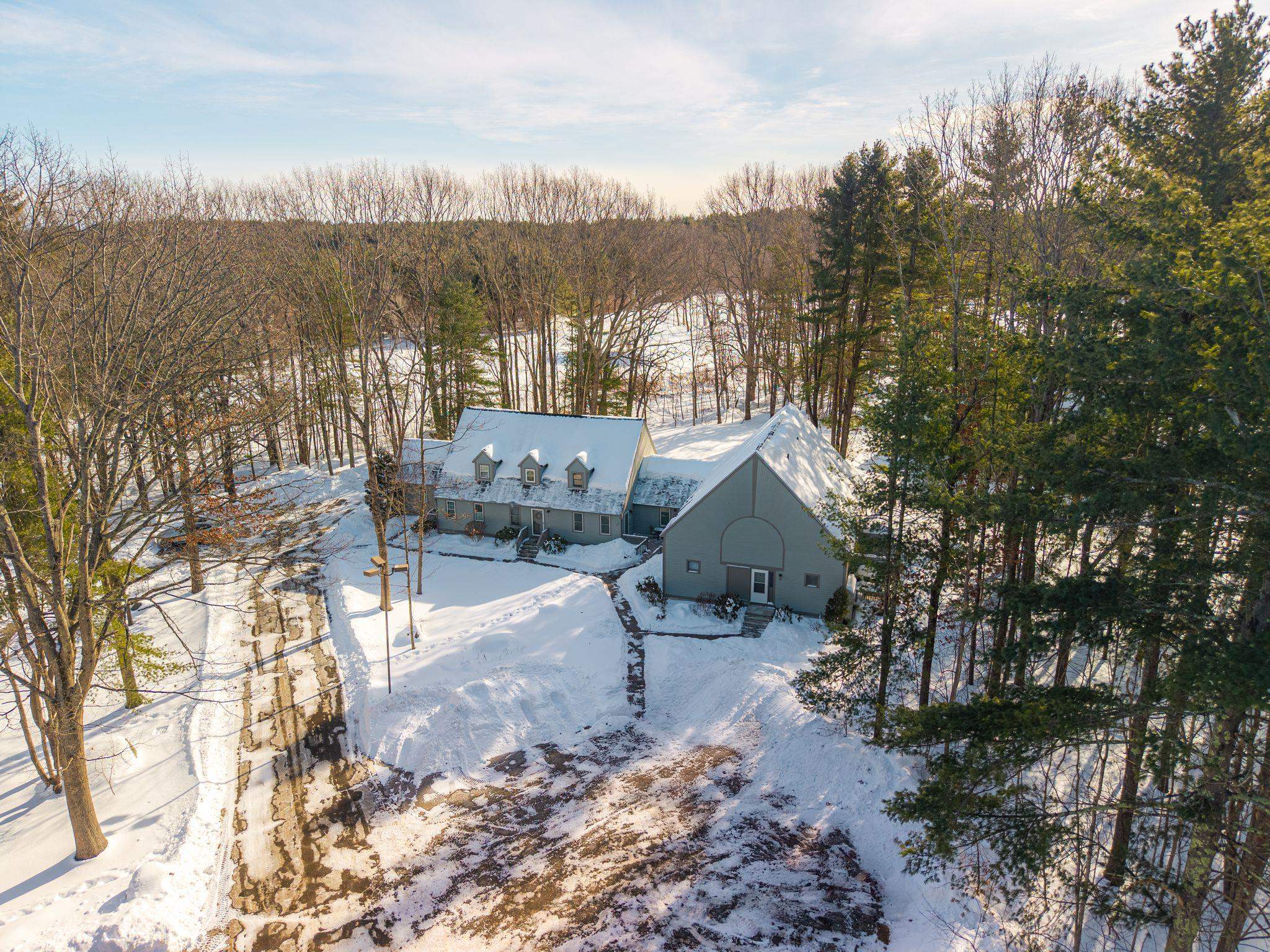 44 Glengarry Dr, Stratham, NH 03885
