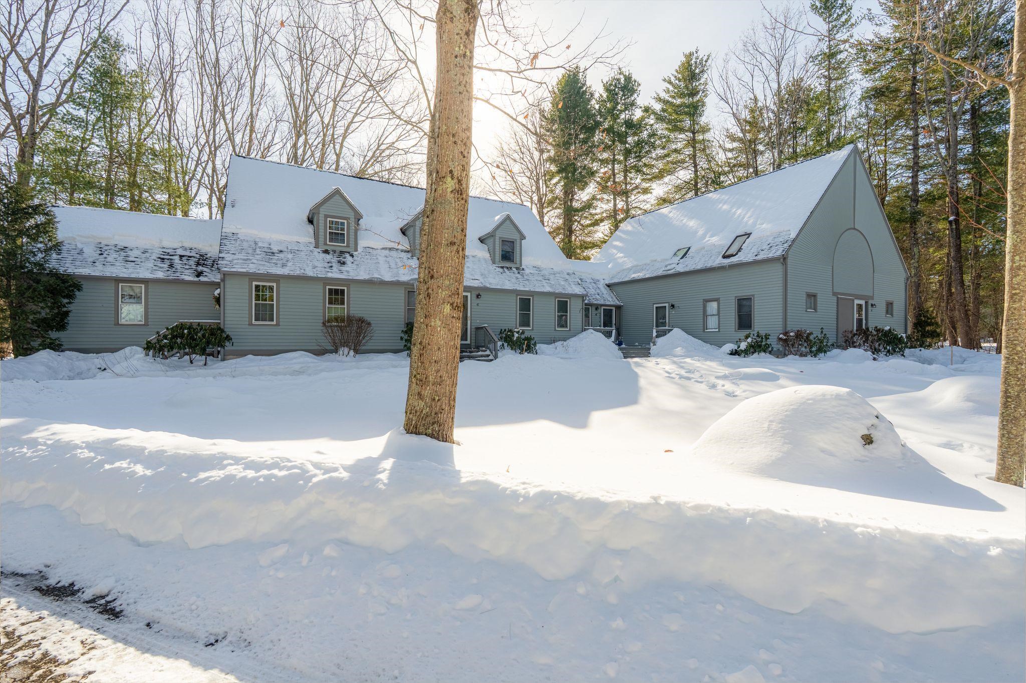 44 Glengarry Dr, Stratham, NH 03885