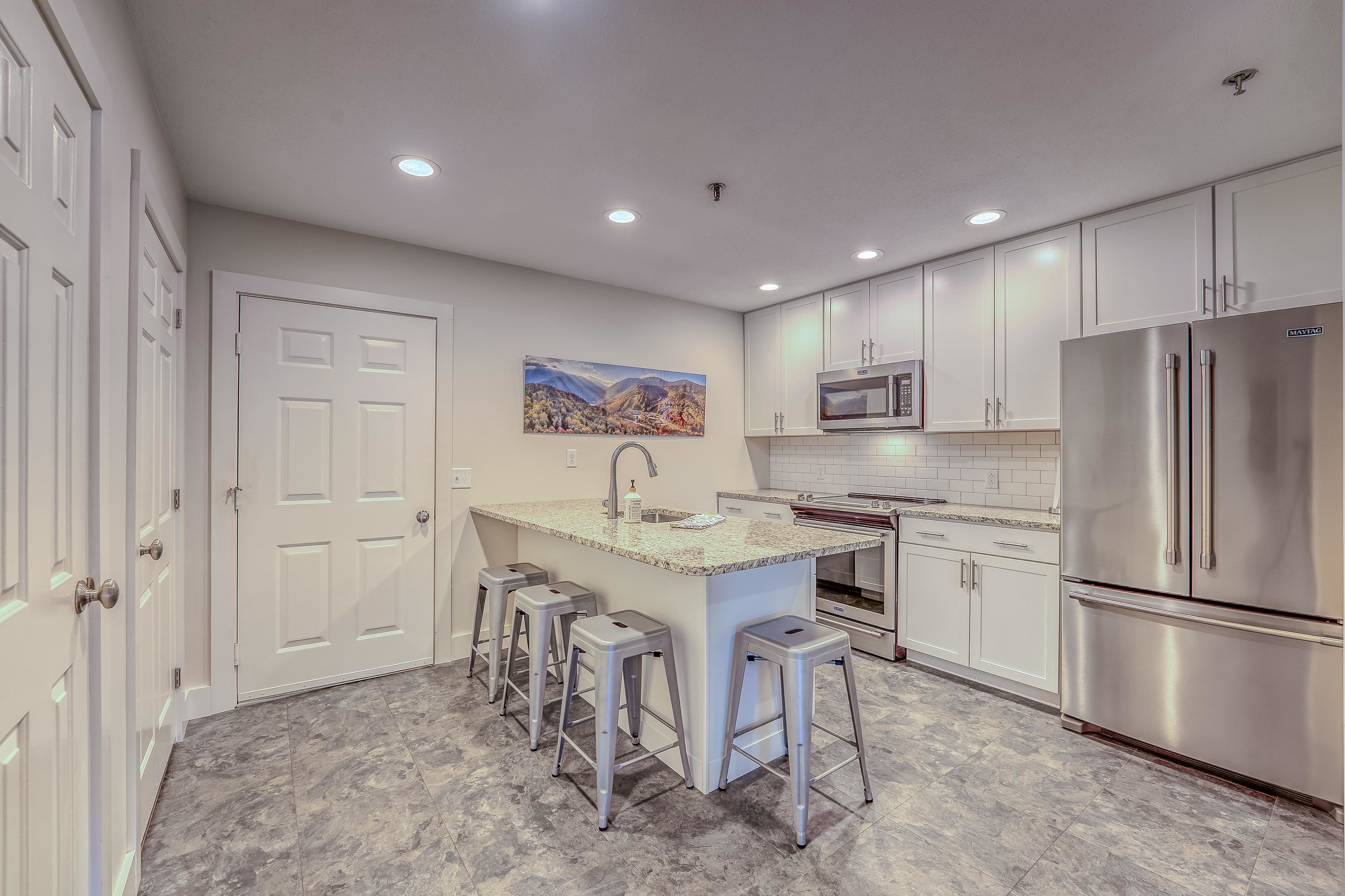 28 Academy St, Franconia, NH 03580