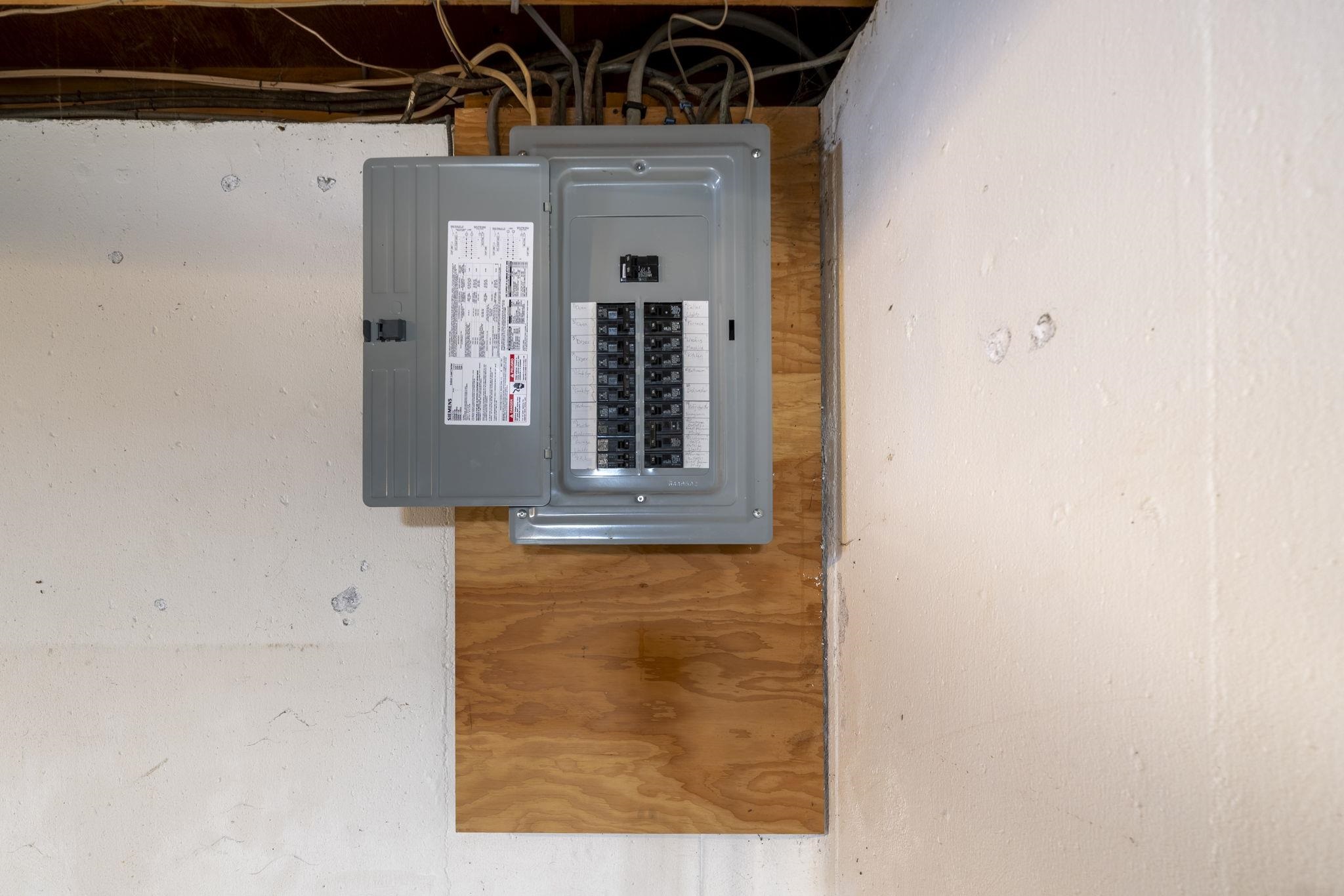 27 Webb Rd, Peterborough, NH 03458