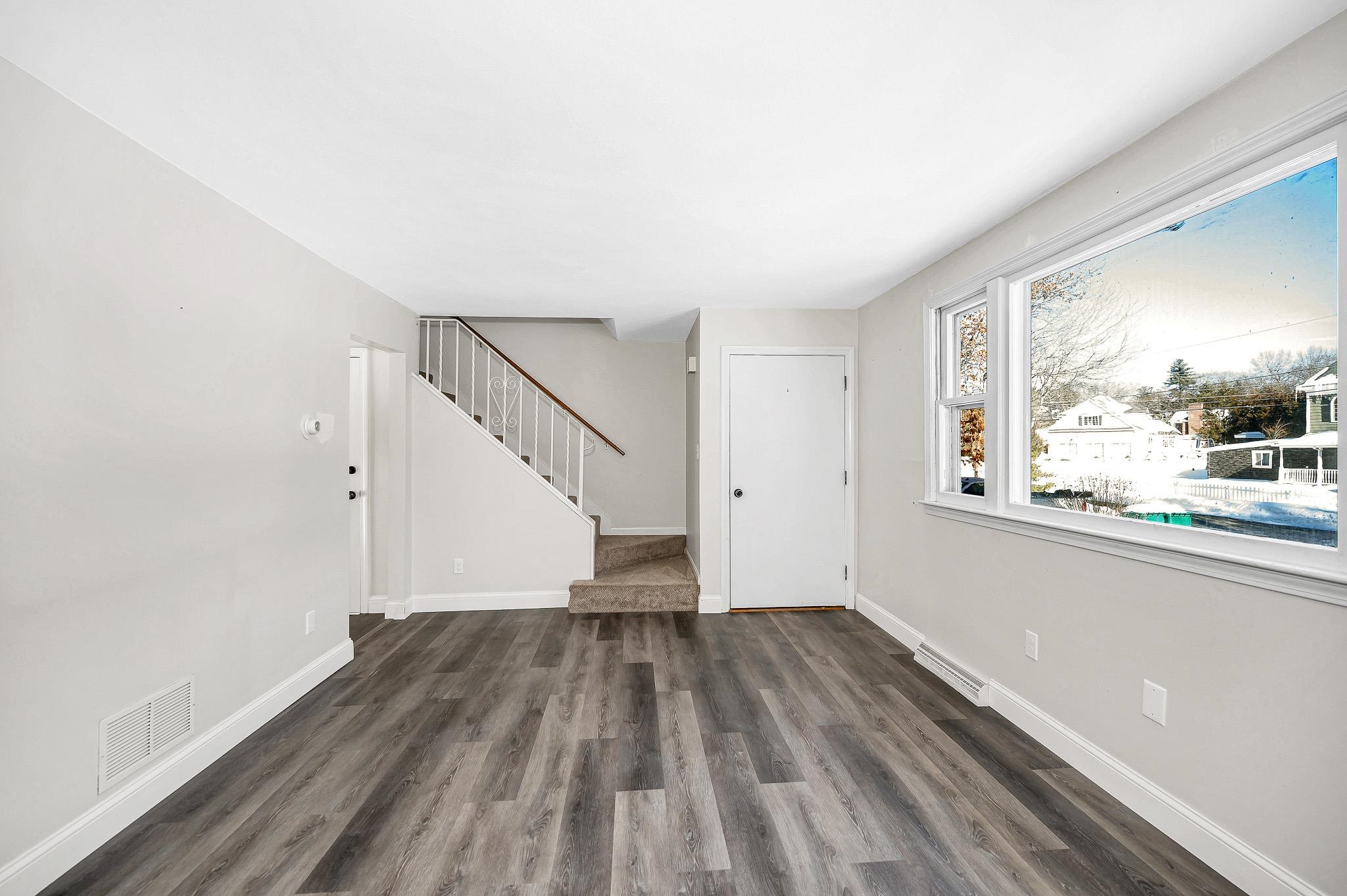 4 Therriault Ave, Salem, NH 03079