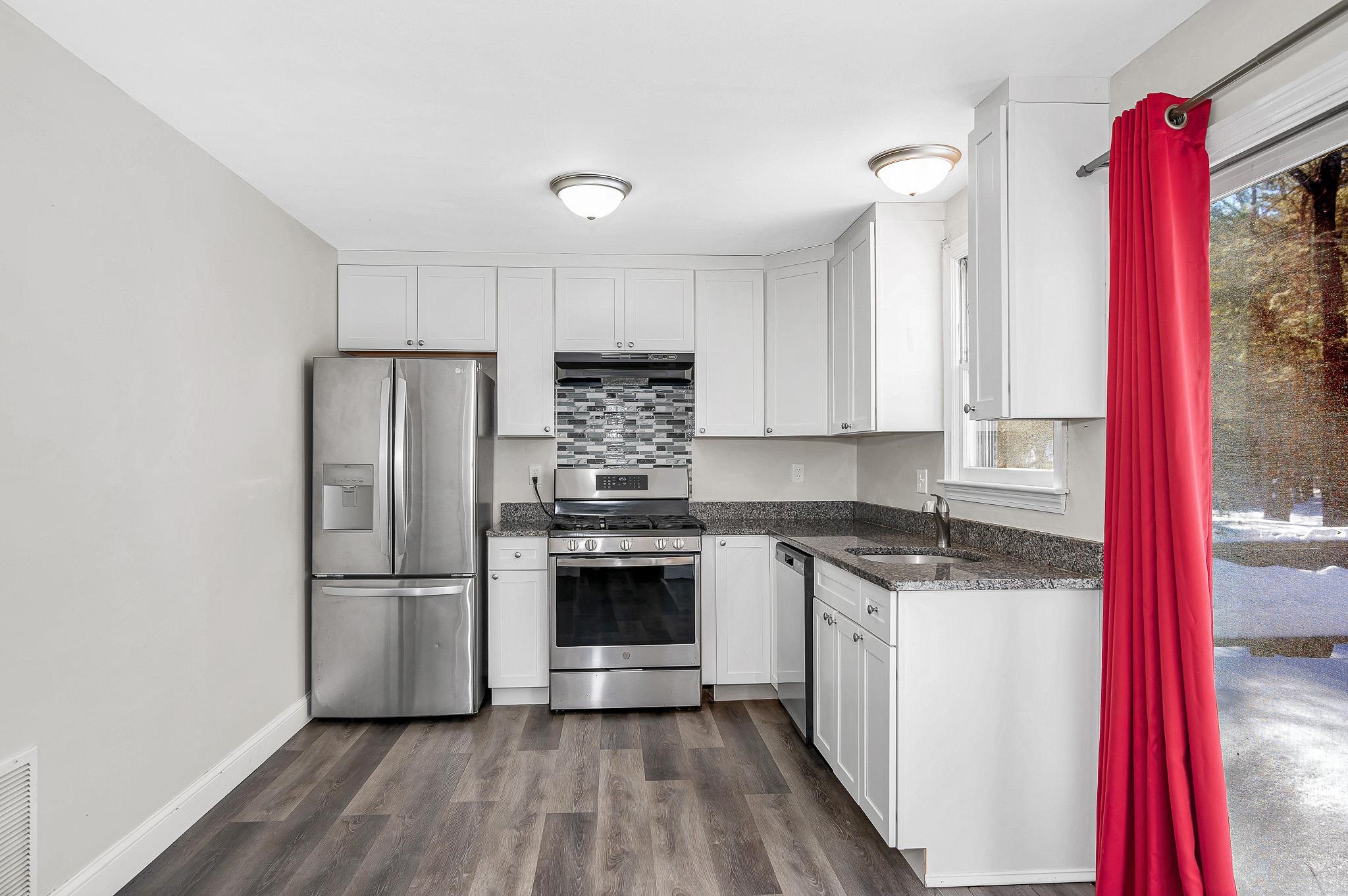 4 Therriault Ave, Salem, NH 03079