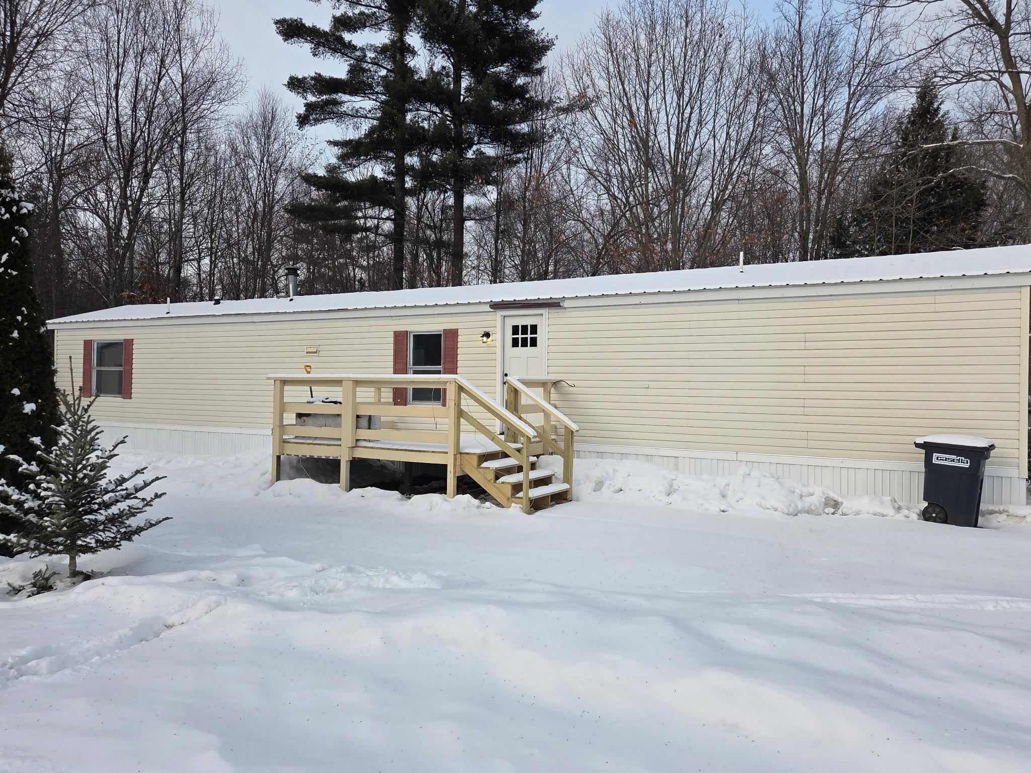 162 Pebblewood Dr, Charlestown, NH 03603