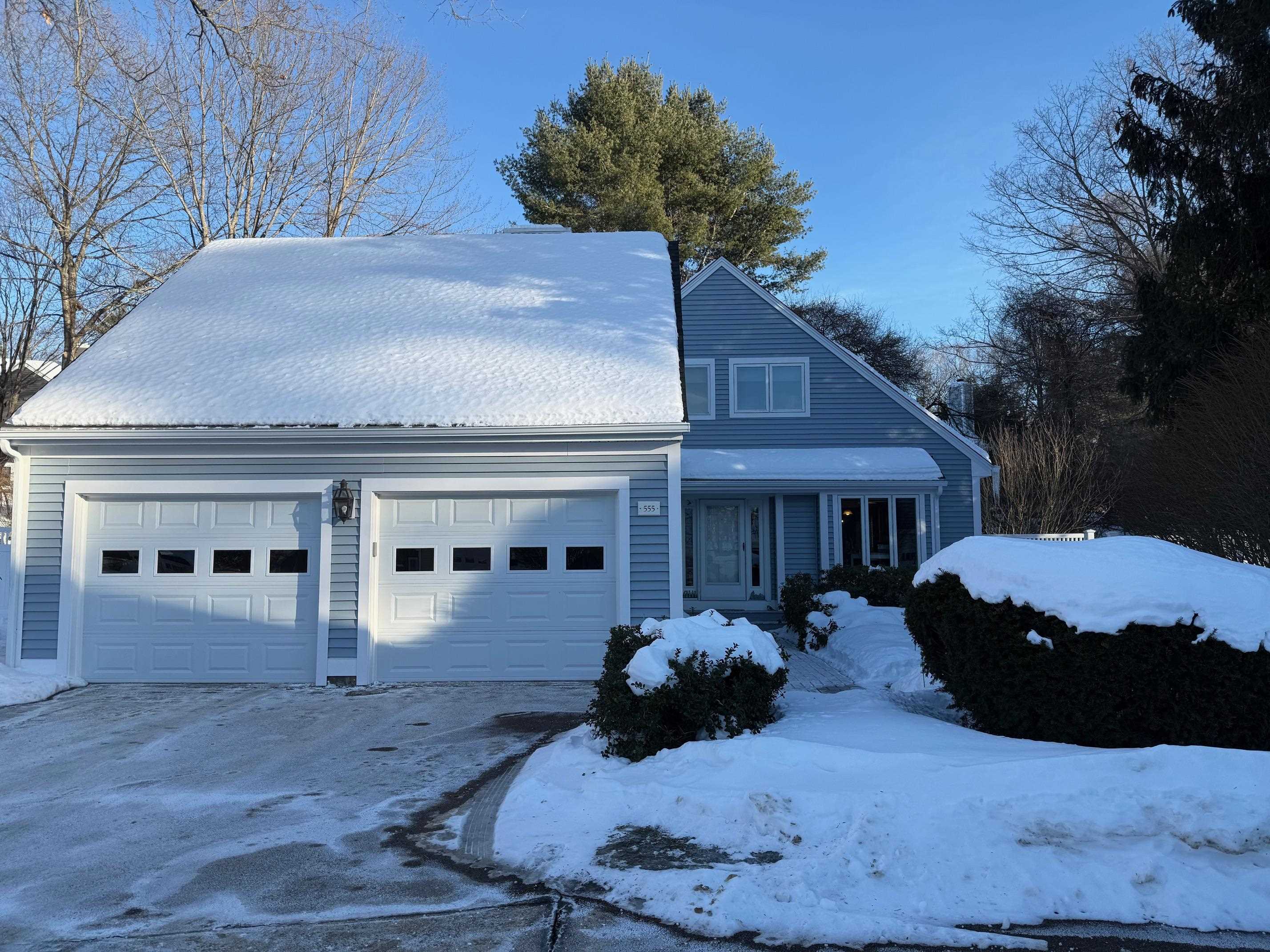 555 Straw Hill Rd, Manchester, NH 03104