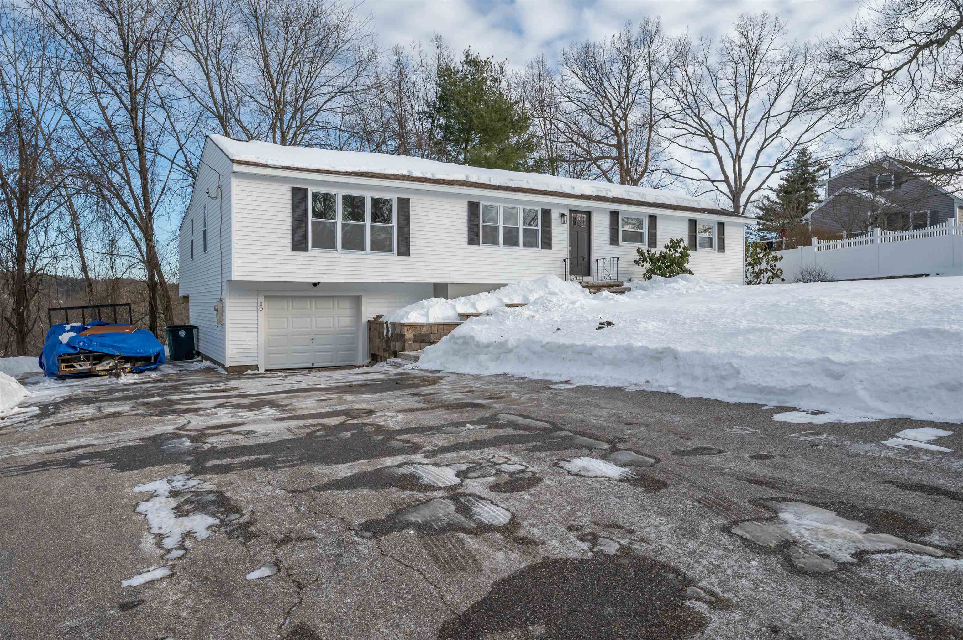 10 Woodfield St, Nashua, NH 03062