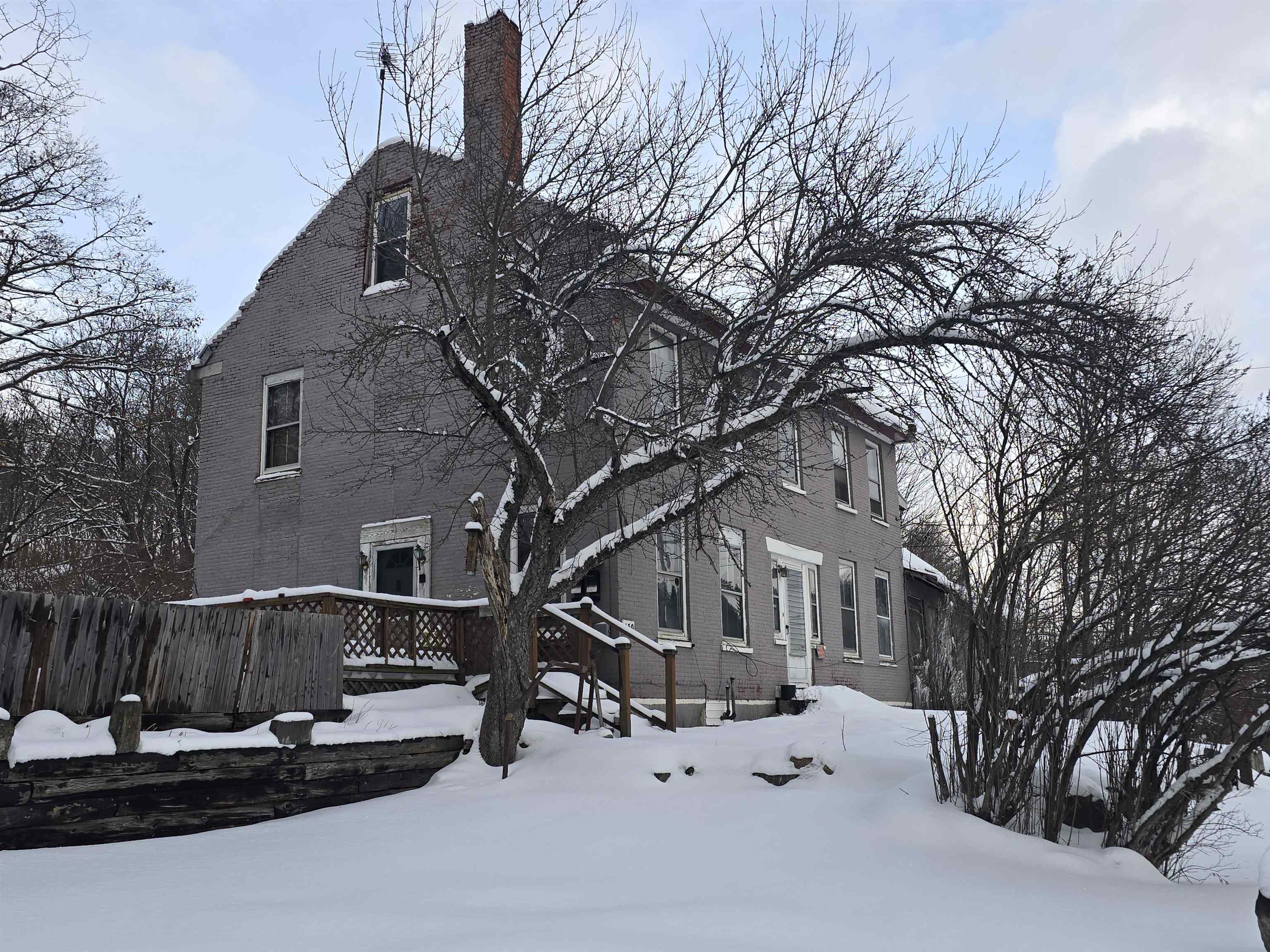 130 Sunapee St, Newport, NH 03773
