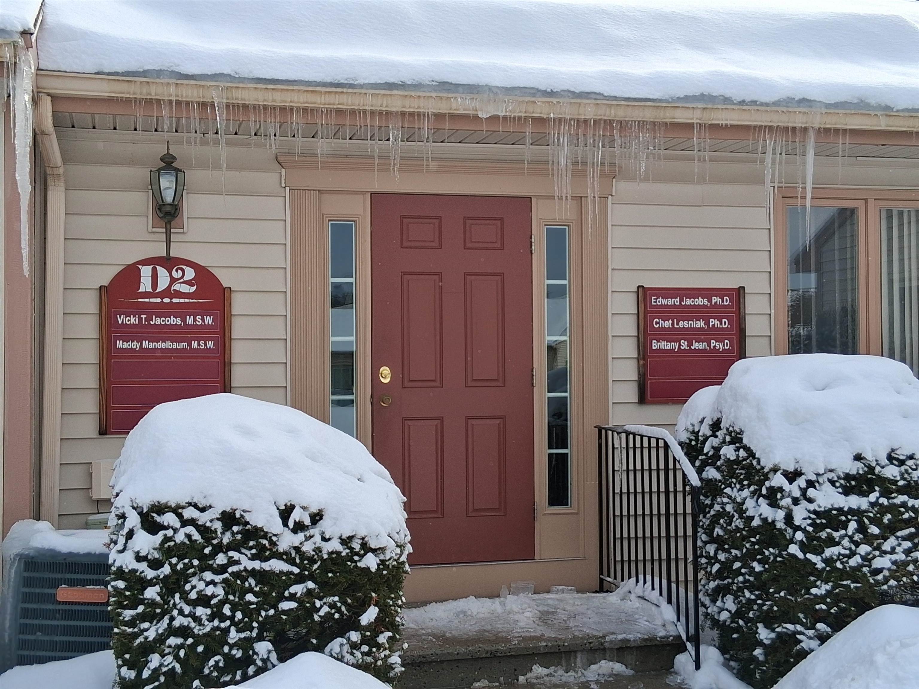 12 Parmenter Rd, Londonderry, NH 03053