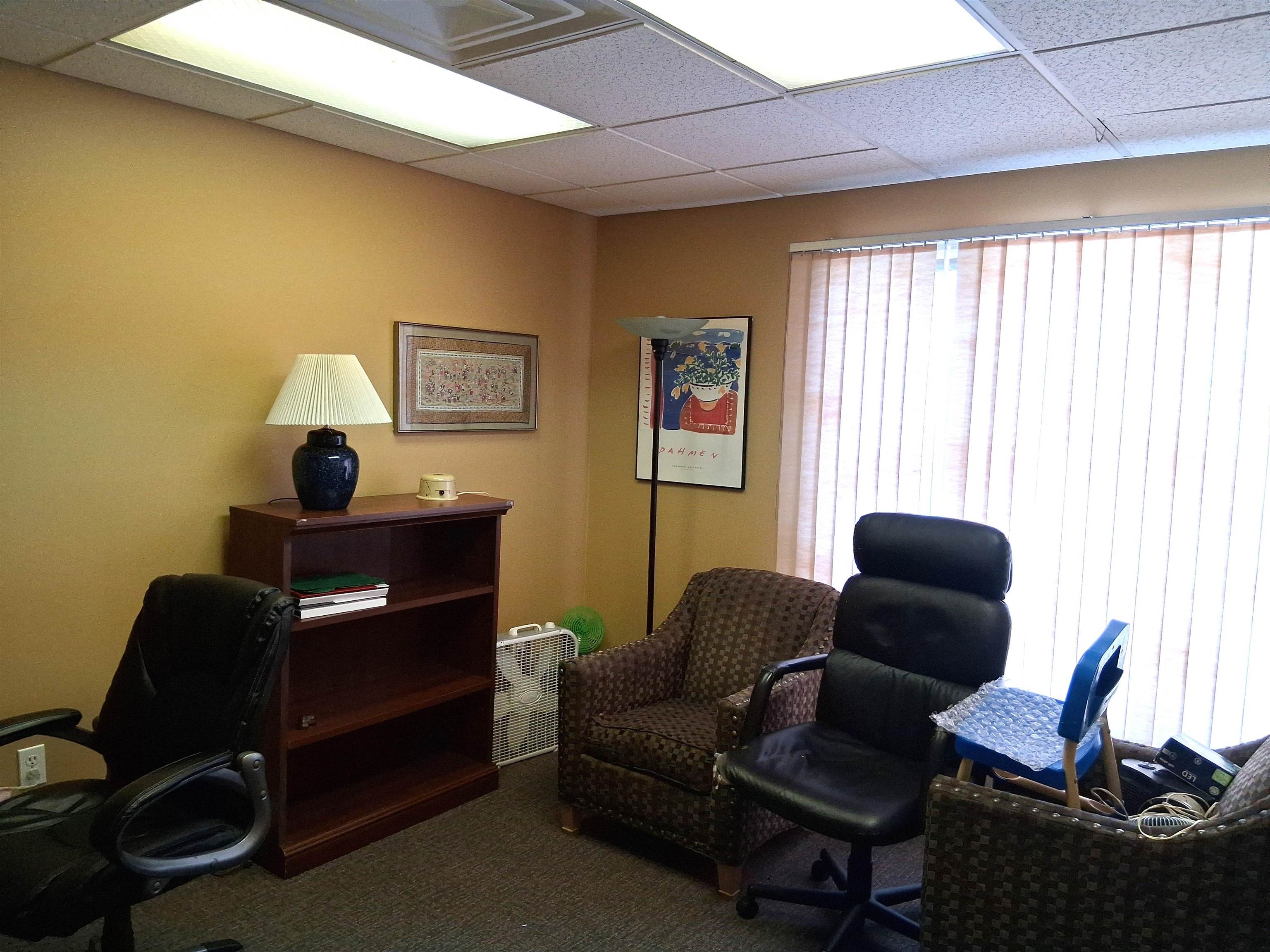 12 Parmenter Rd #D-2, Londonderry, NH 03053