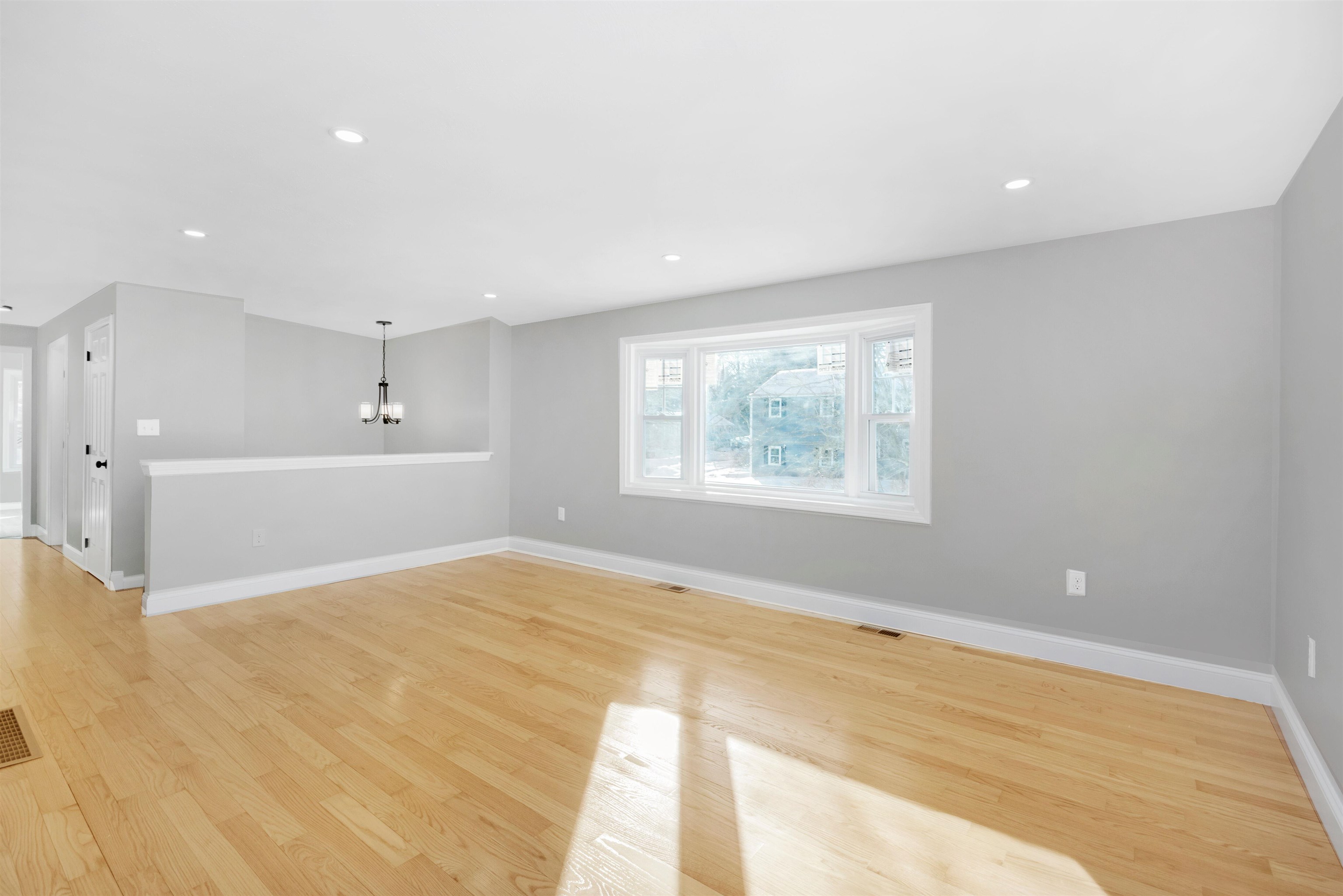 64 Mckenna Dr, Nashua, NH 03102